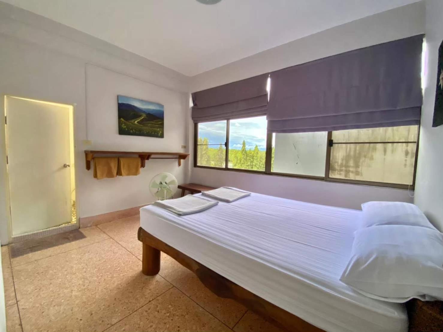 Economy Double Room with Fan - Photo 8