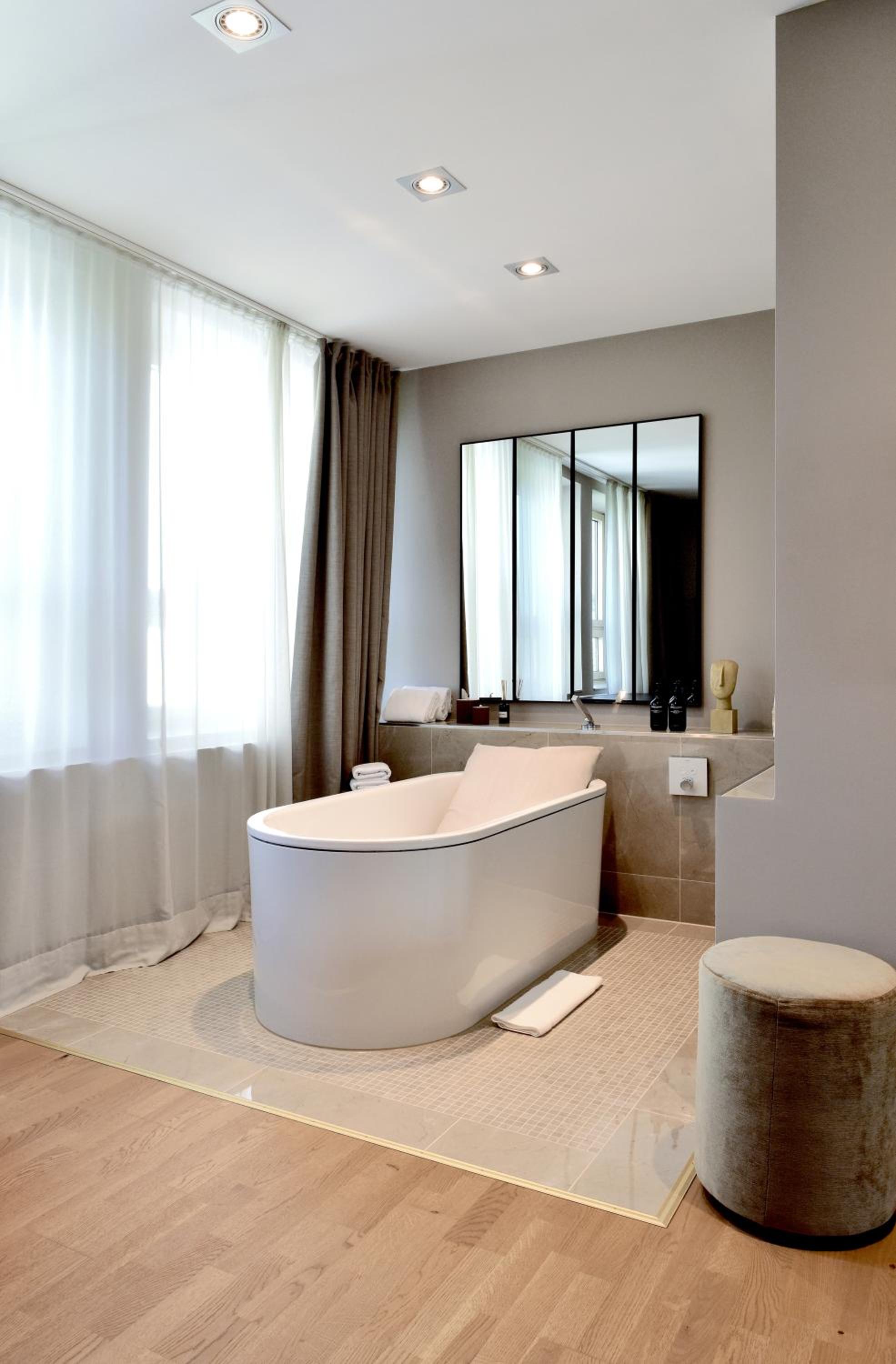 Suite - Photo 3