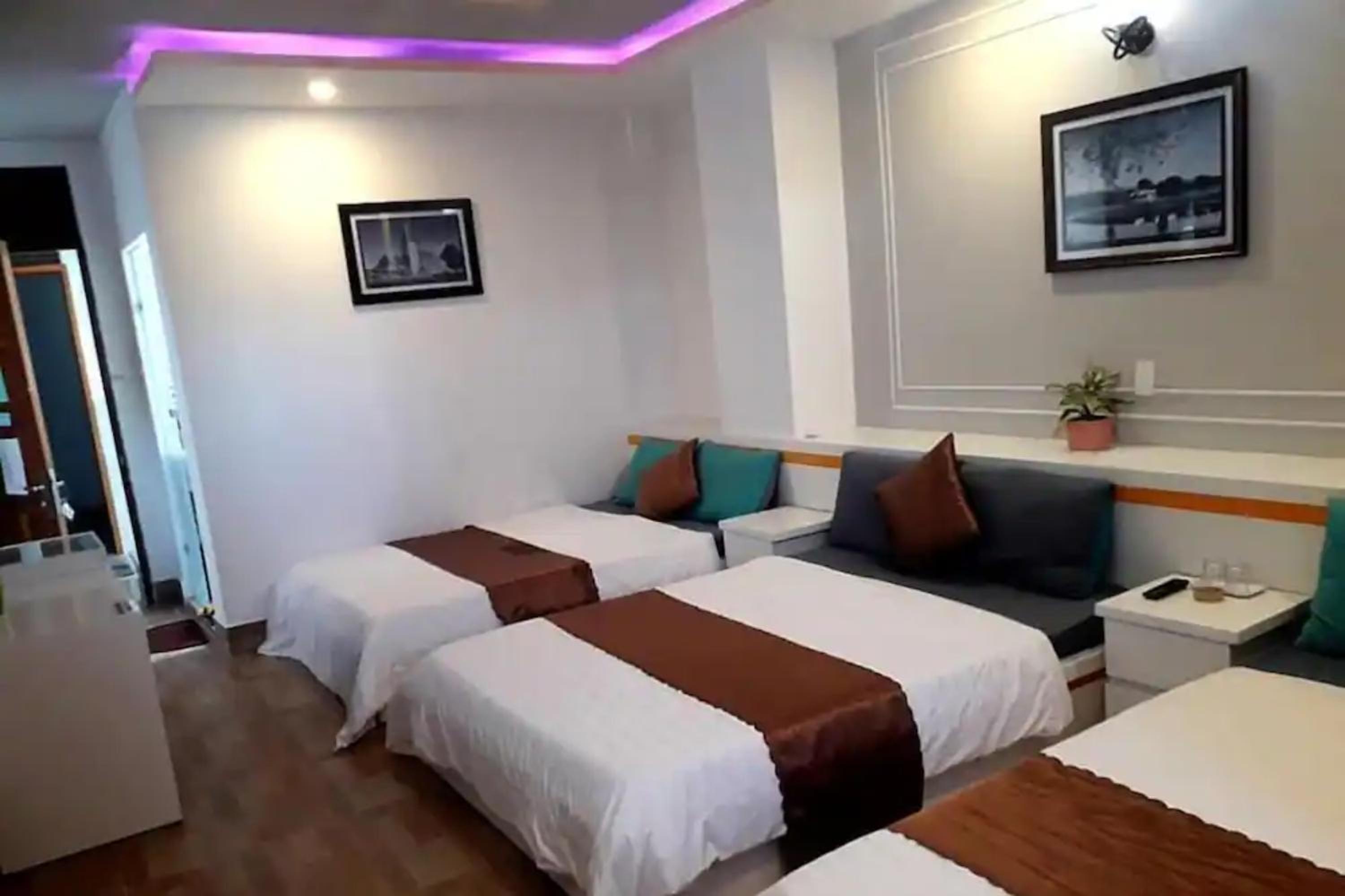 Family Room - Photo 3