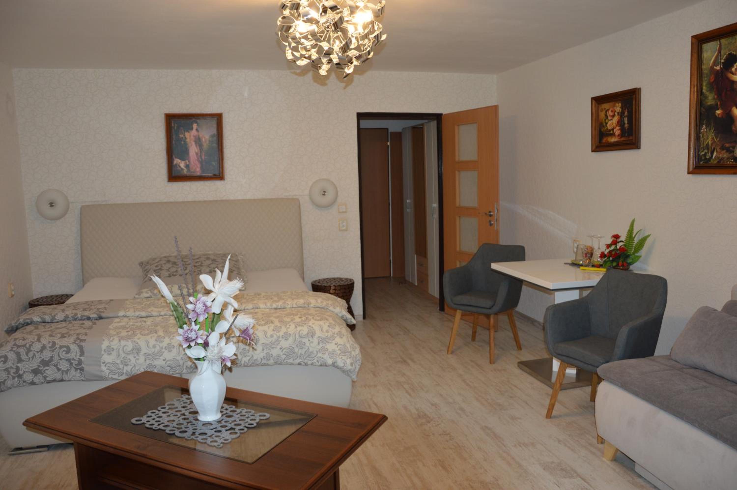 Deluxe Double Room with Balcony - Photo 5