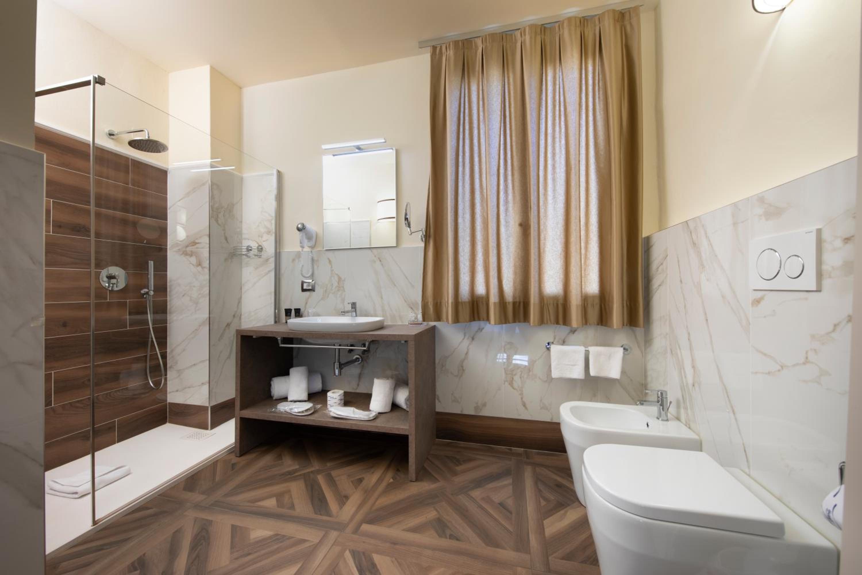Small Double or Twin Room photo 3