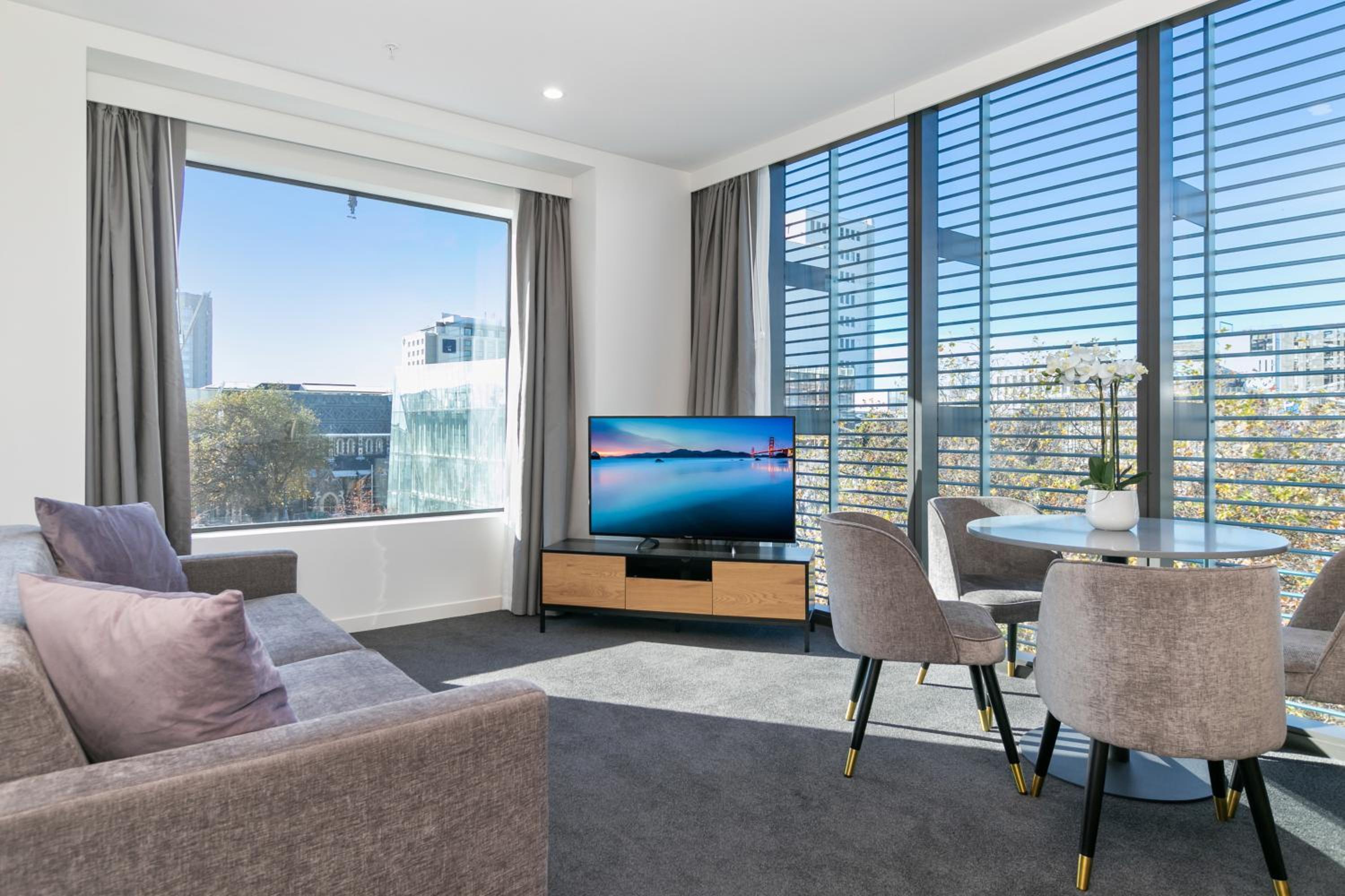 Executive Suite - Photo 1