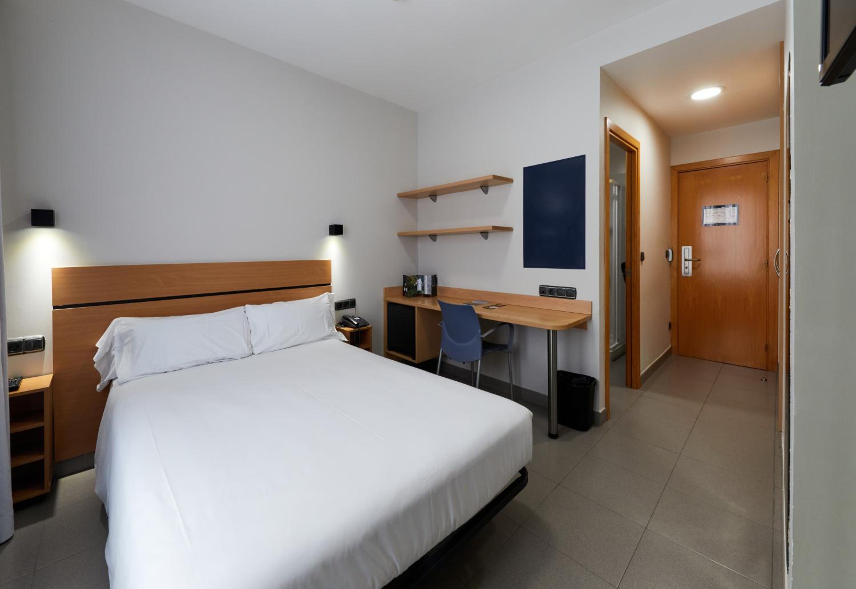 Economy Double Room photo 2