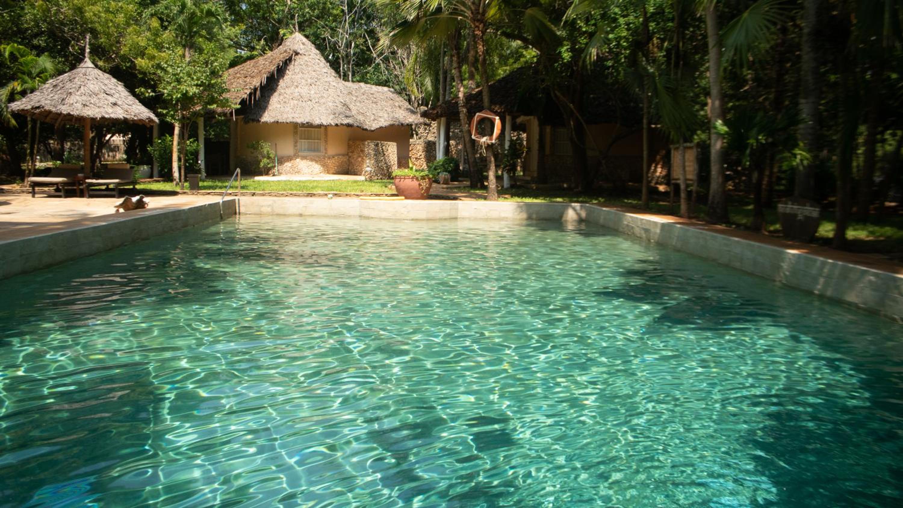 Double Room with Pool View - Photo 5