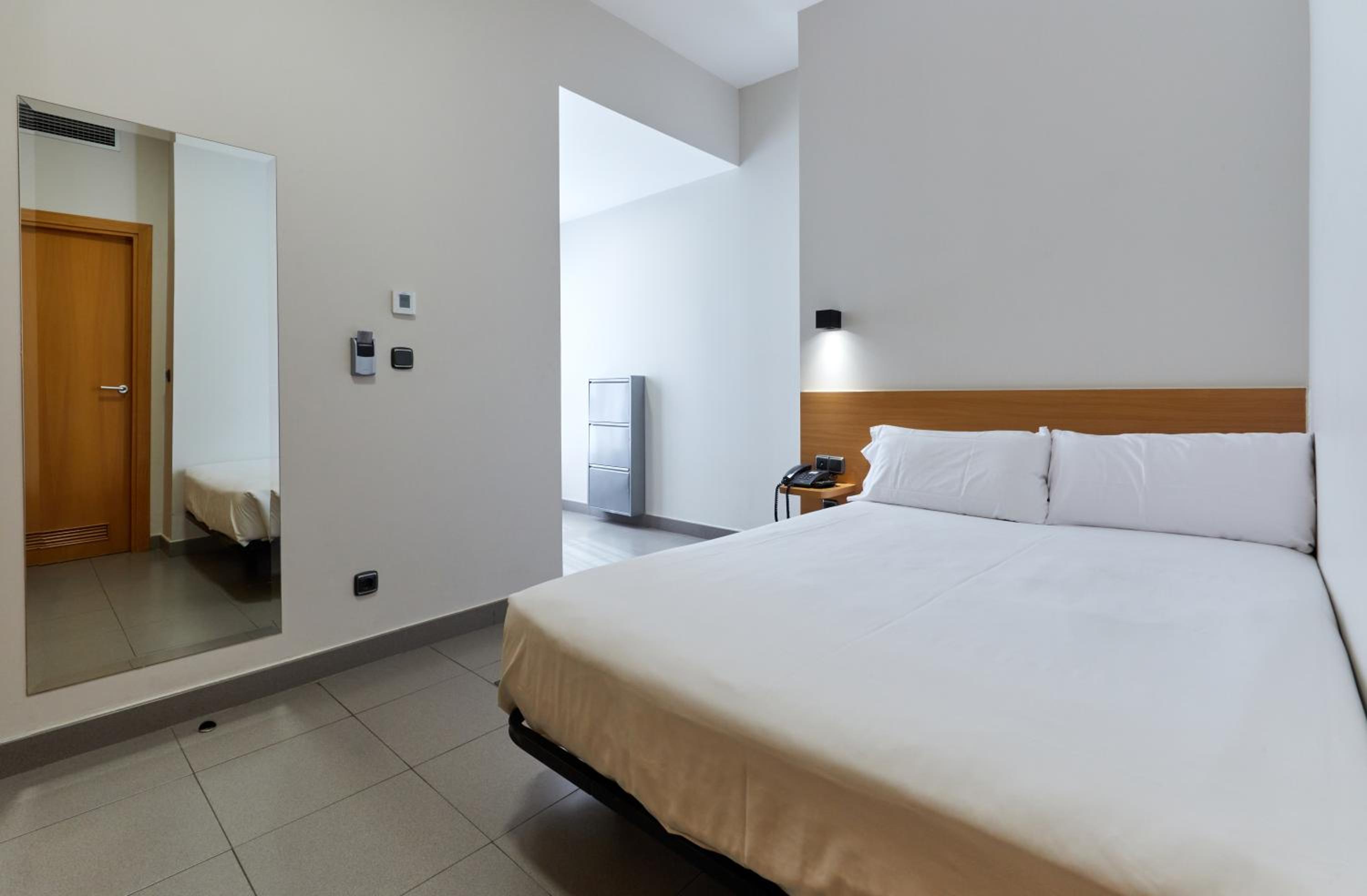 Single Room photo 3