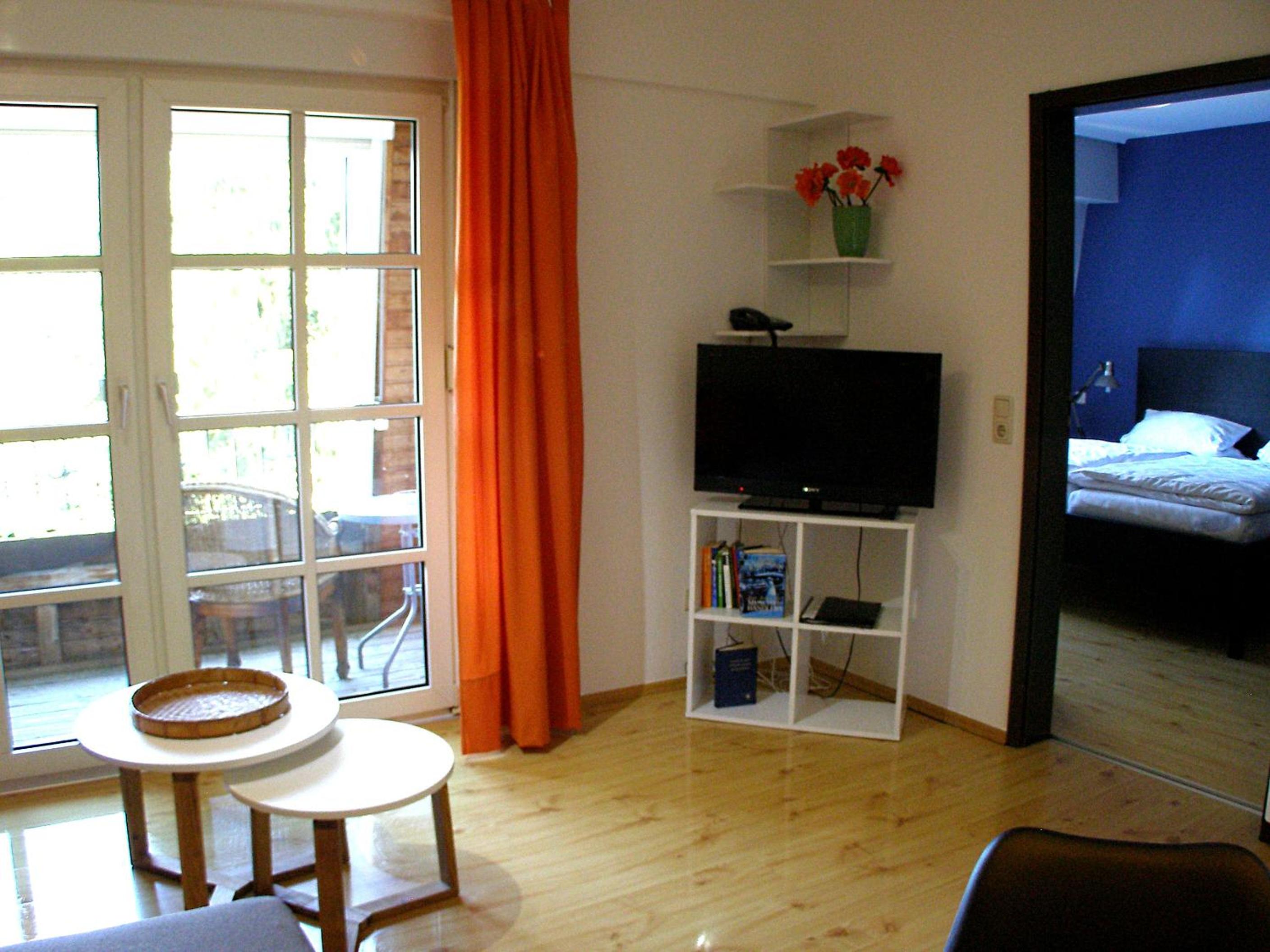 Apartment with Balcony photo 2