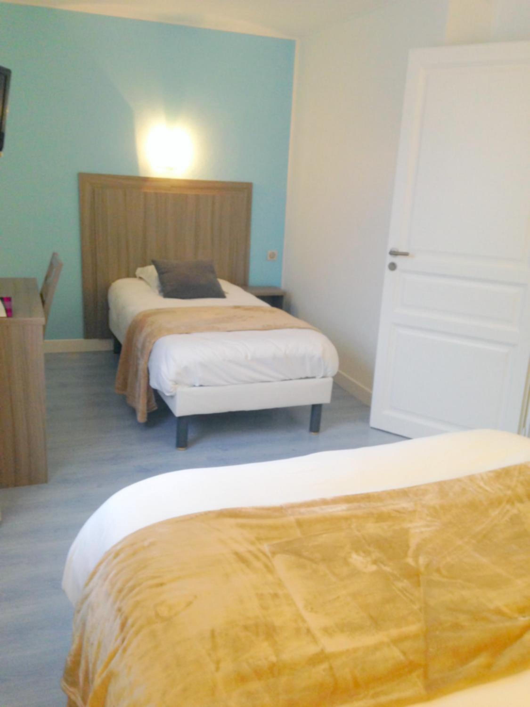 Standard Triple Room - Photo 6