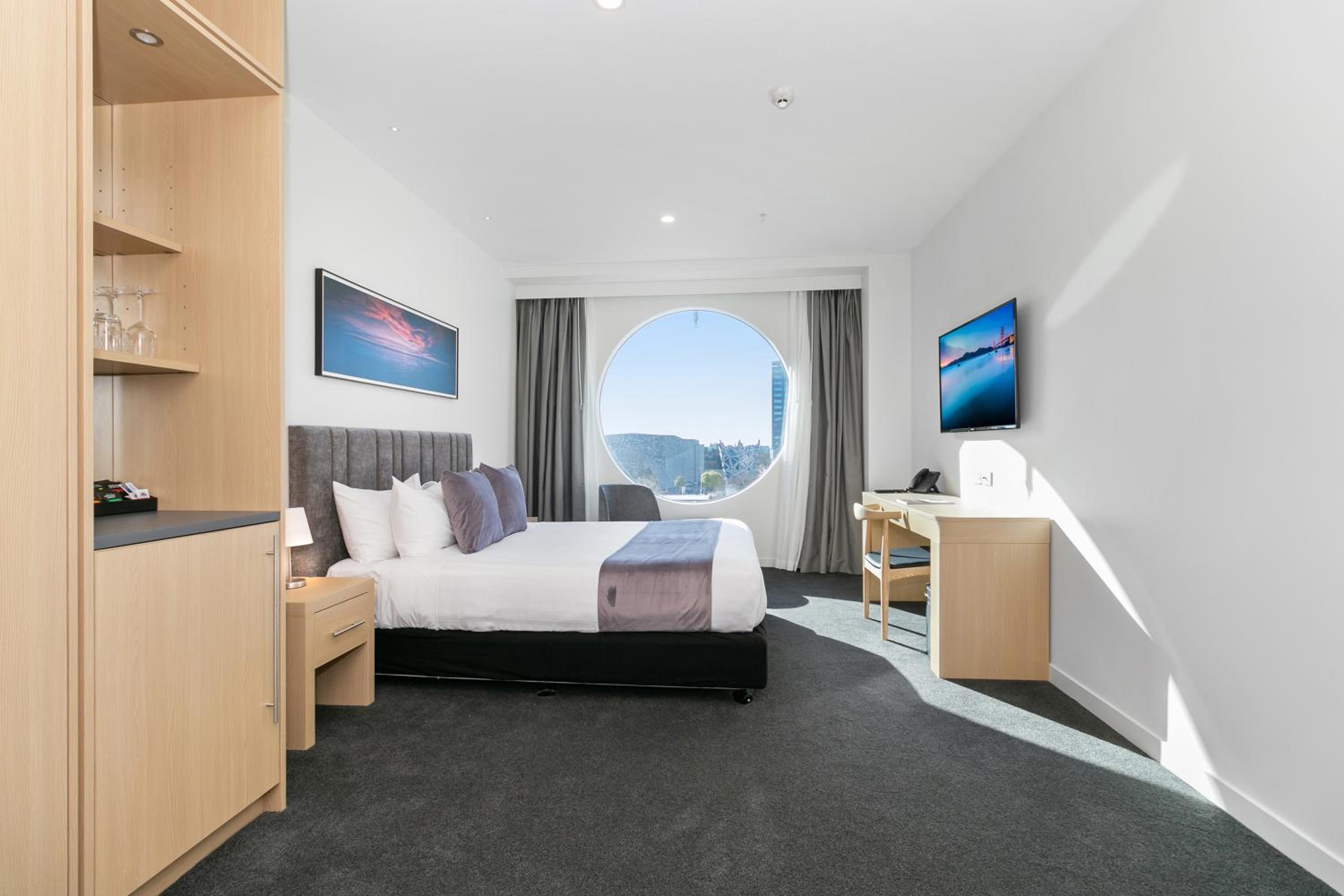 Executive Suite - Photo 7