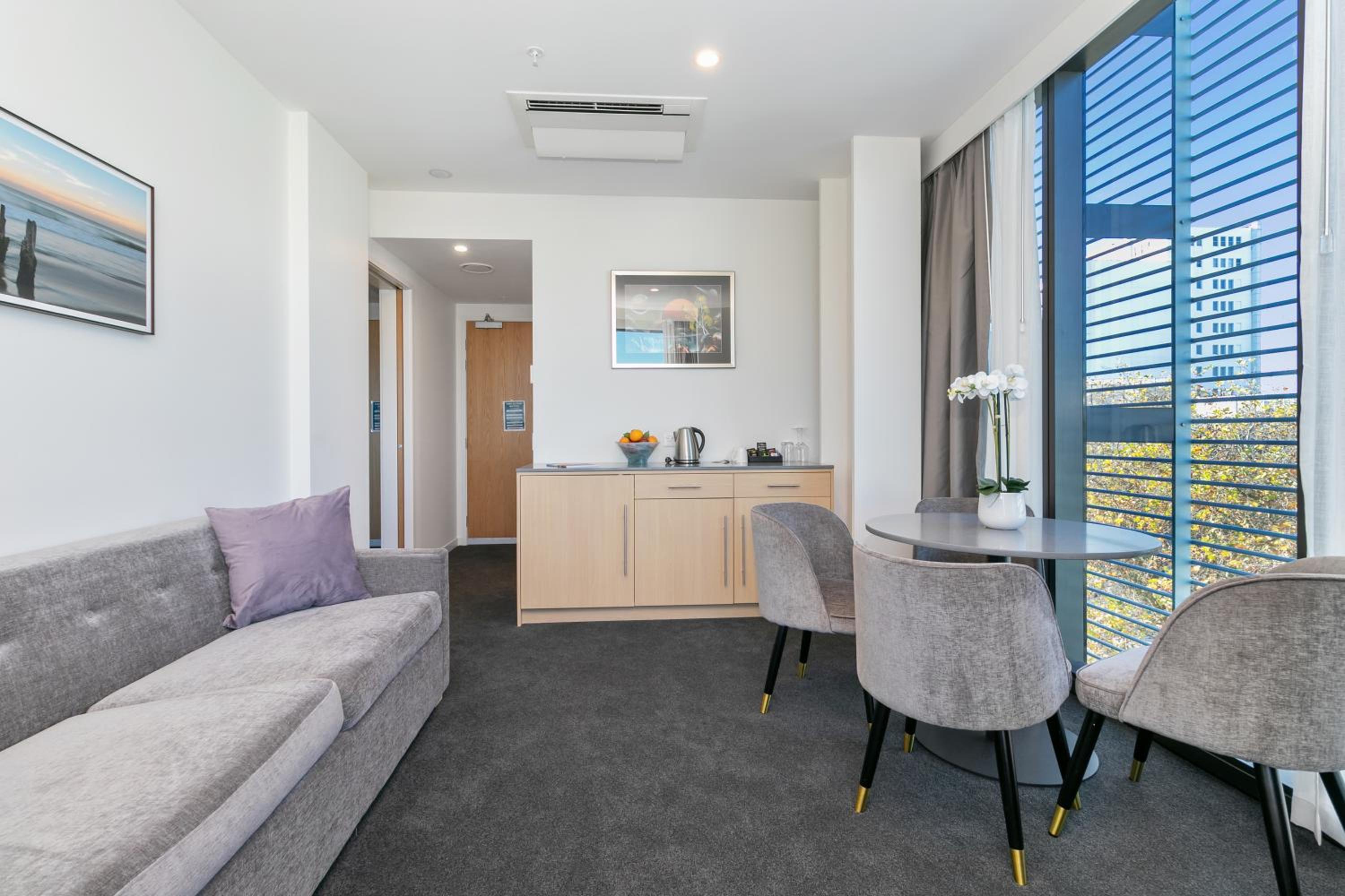 Executive Suite - Photo 8