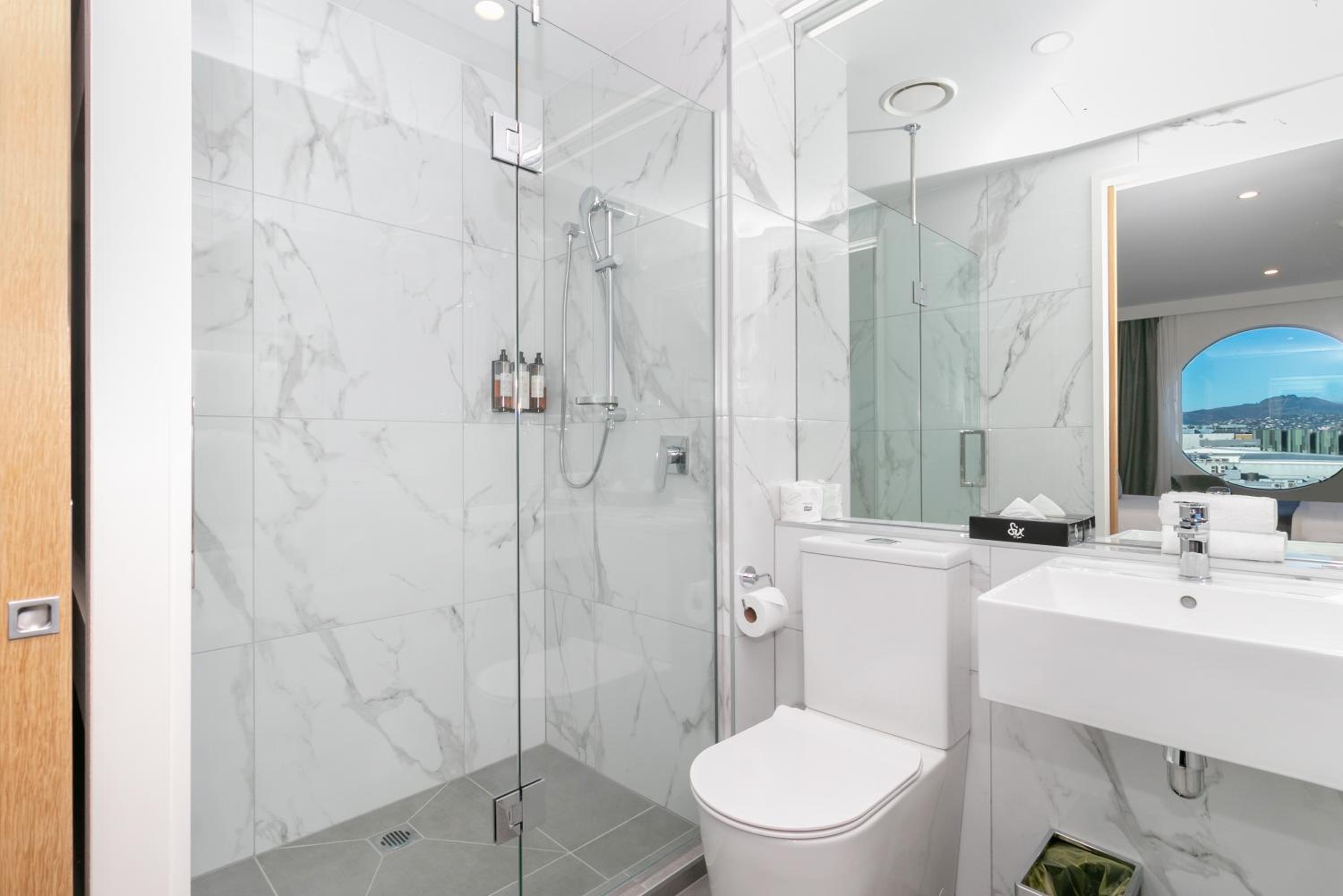 Executive Suite - Photo 3