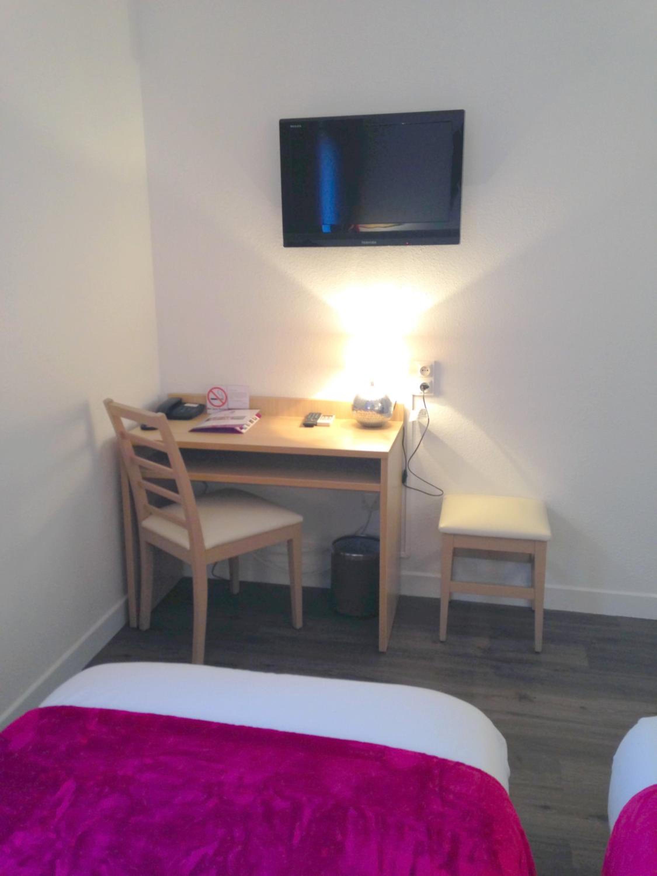 Standard Twin Room - Photo 7