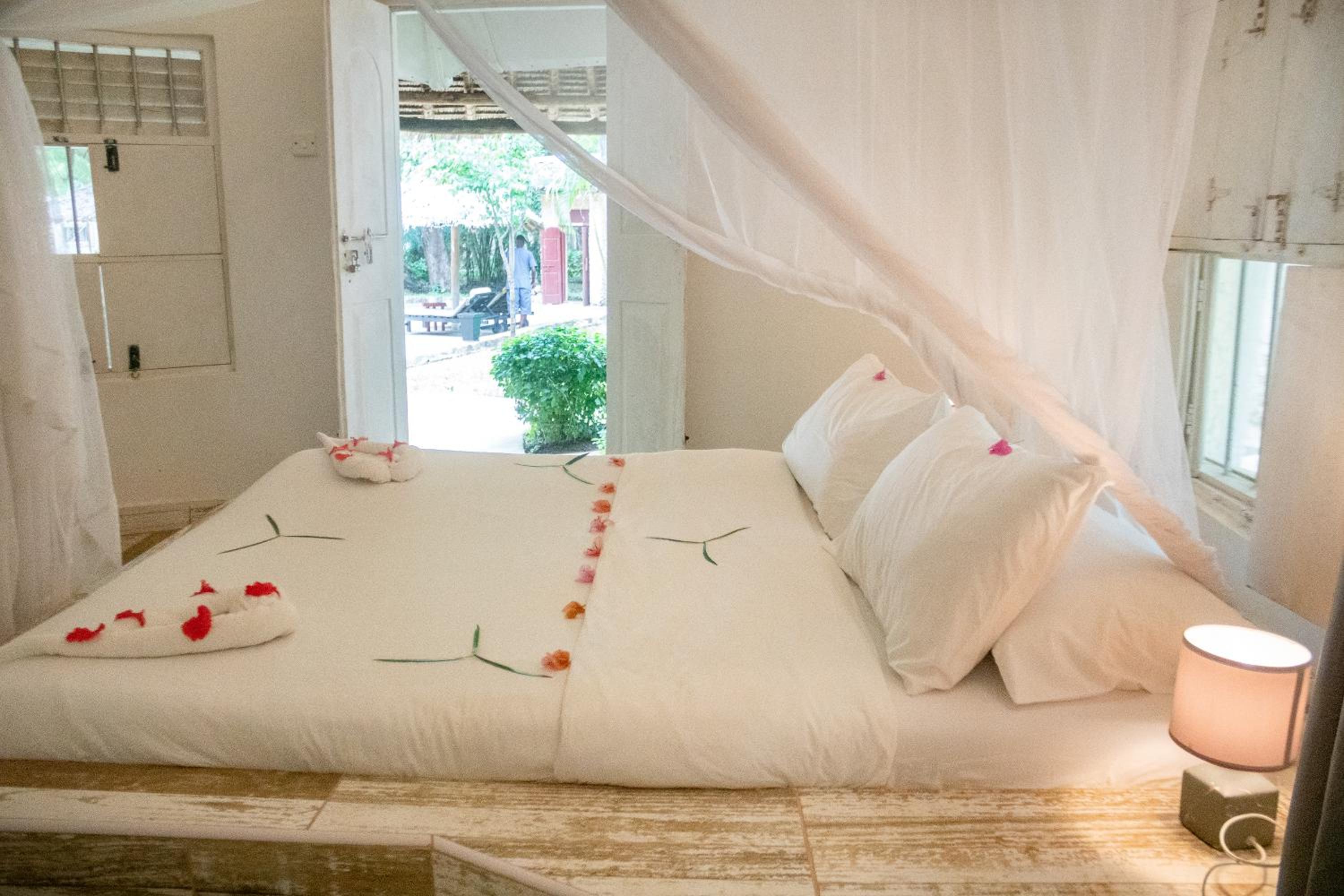 Double Room with Pool View - Photo 1