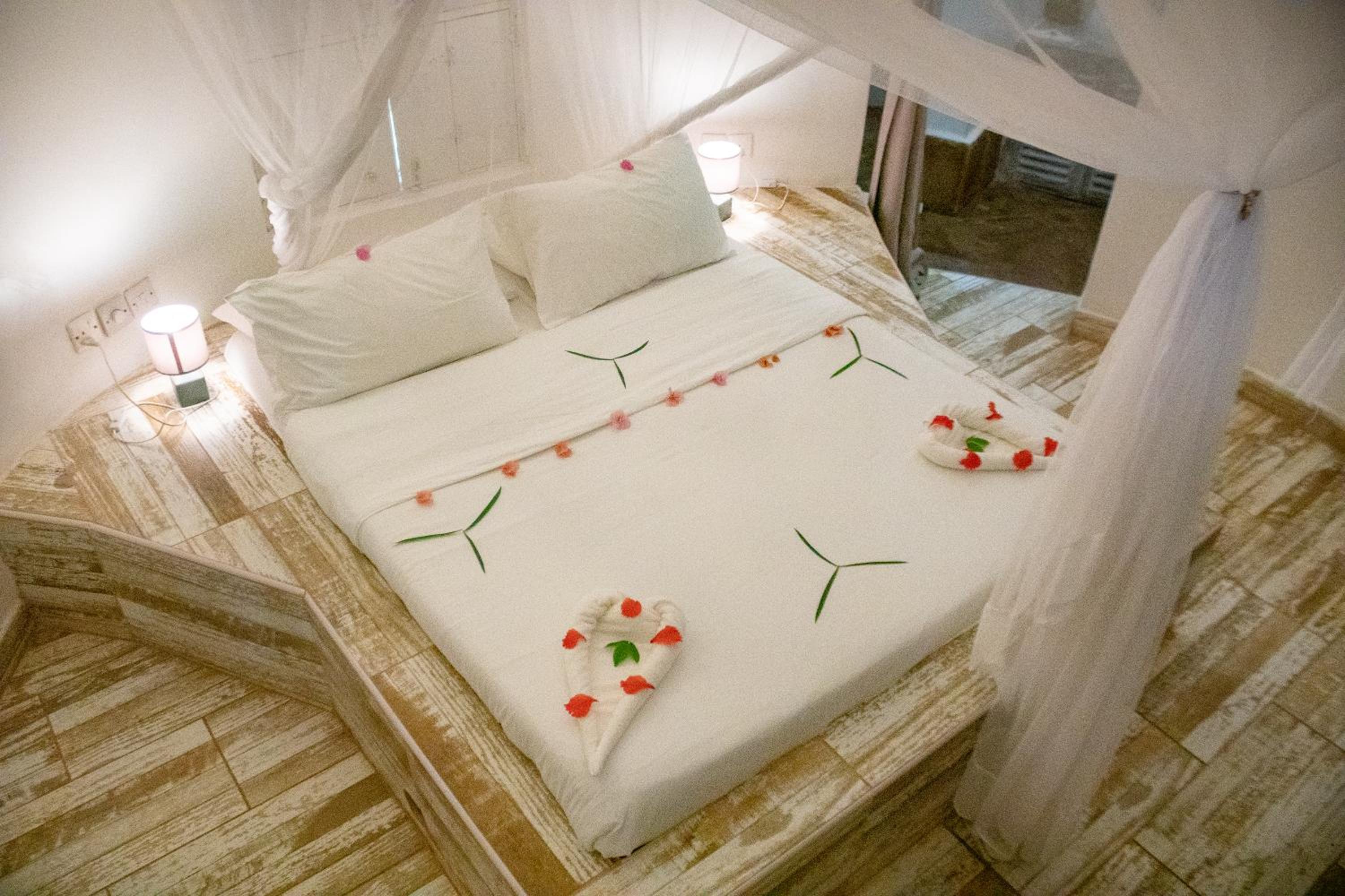 Double Room with Pool View - Photo 2
