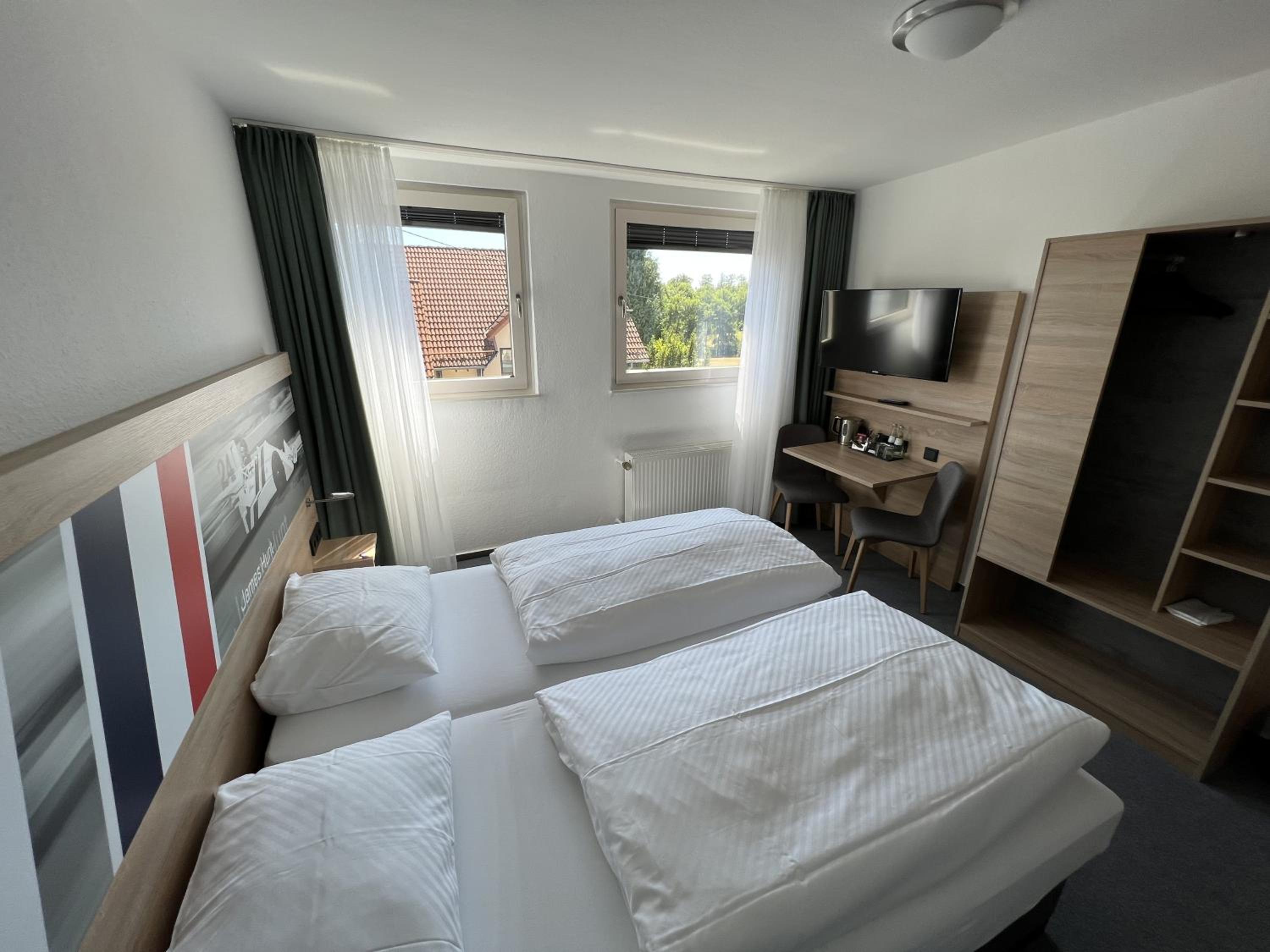 Twin Room - Photo 7