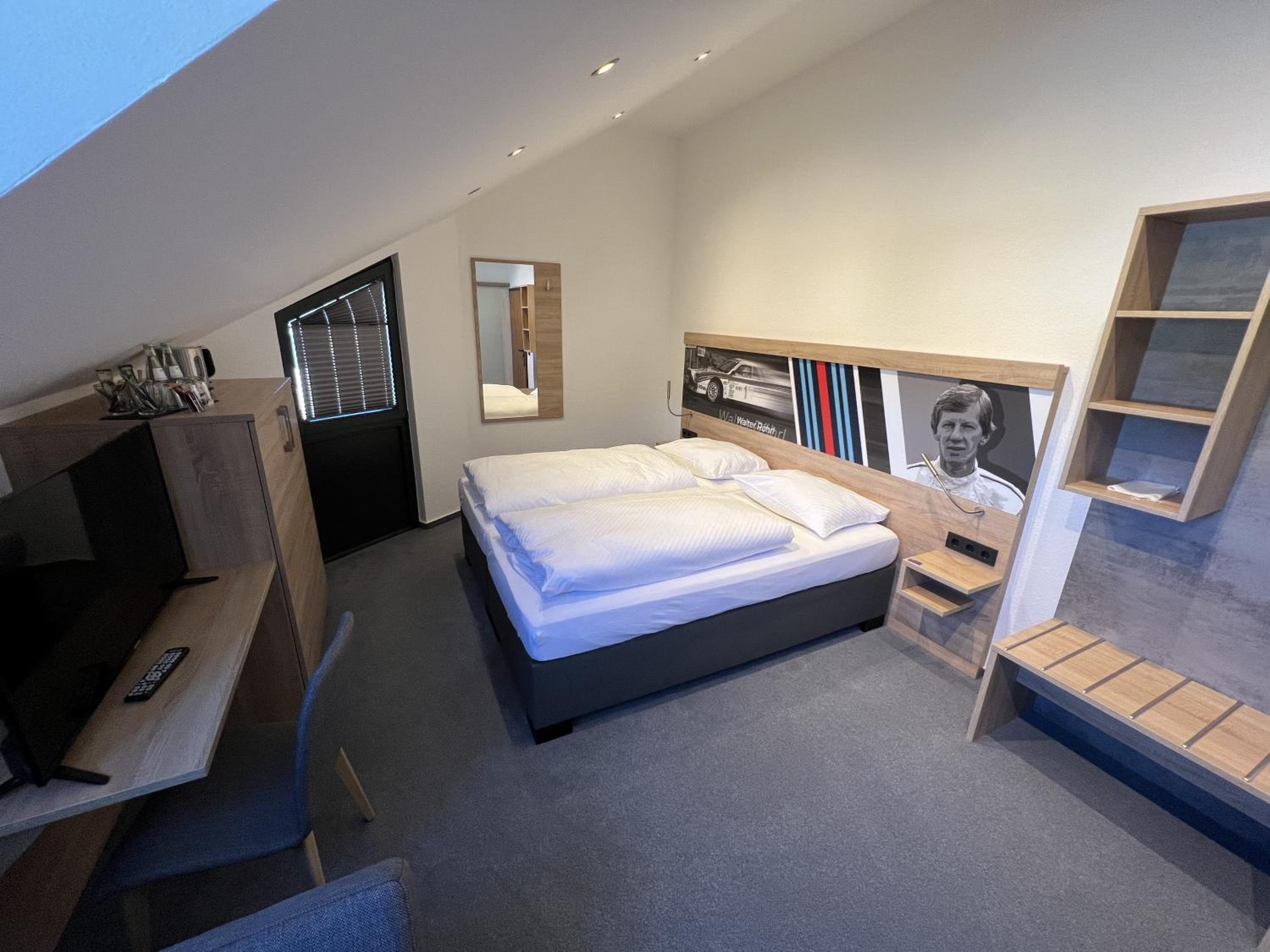 Twin Room - Photo 3