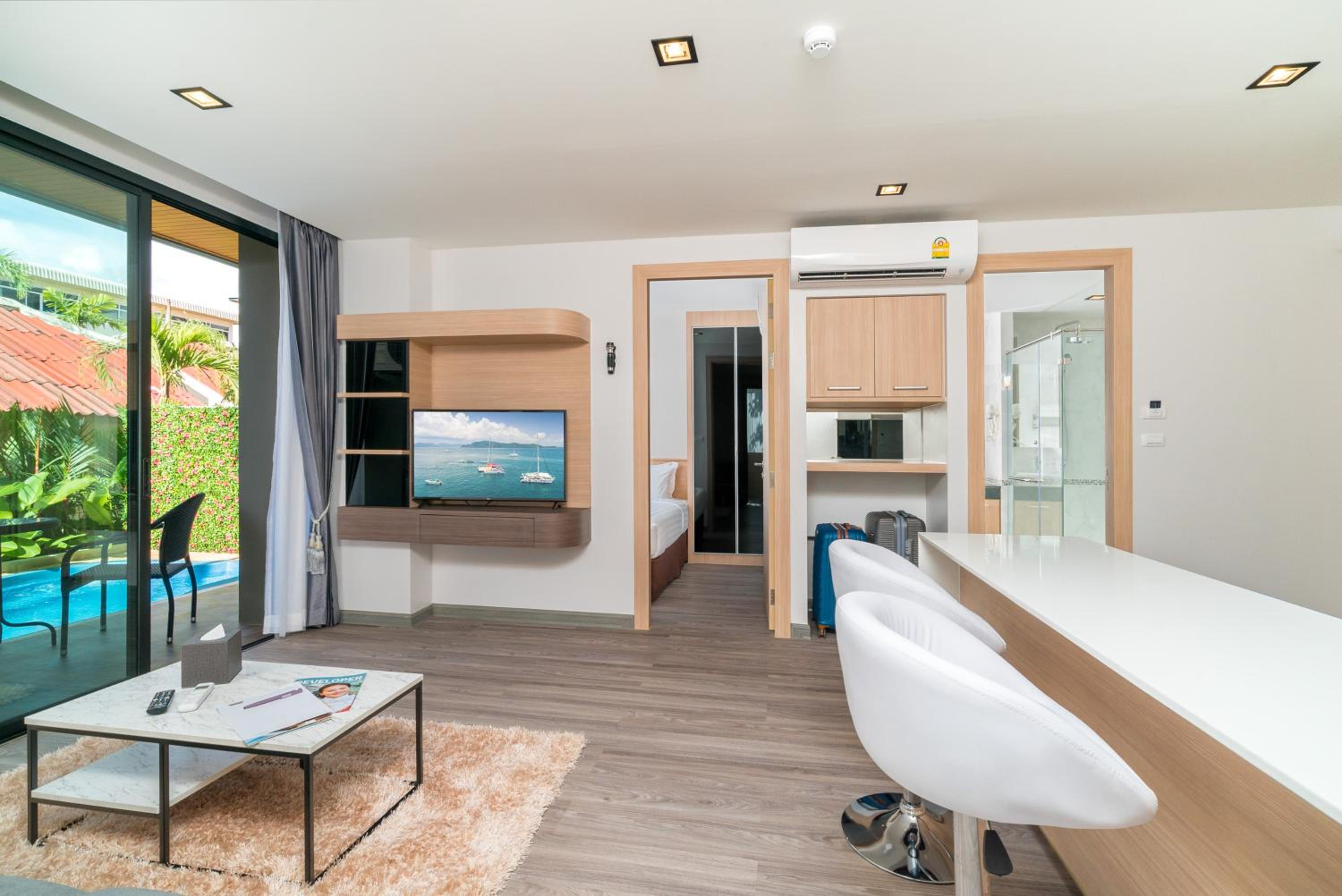 One Bedroom Grand Deluxe with Plunge Pool photo 2