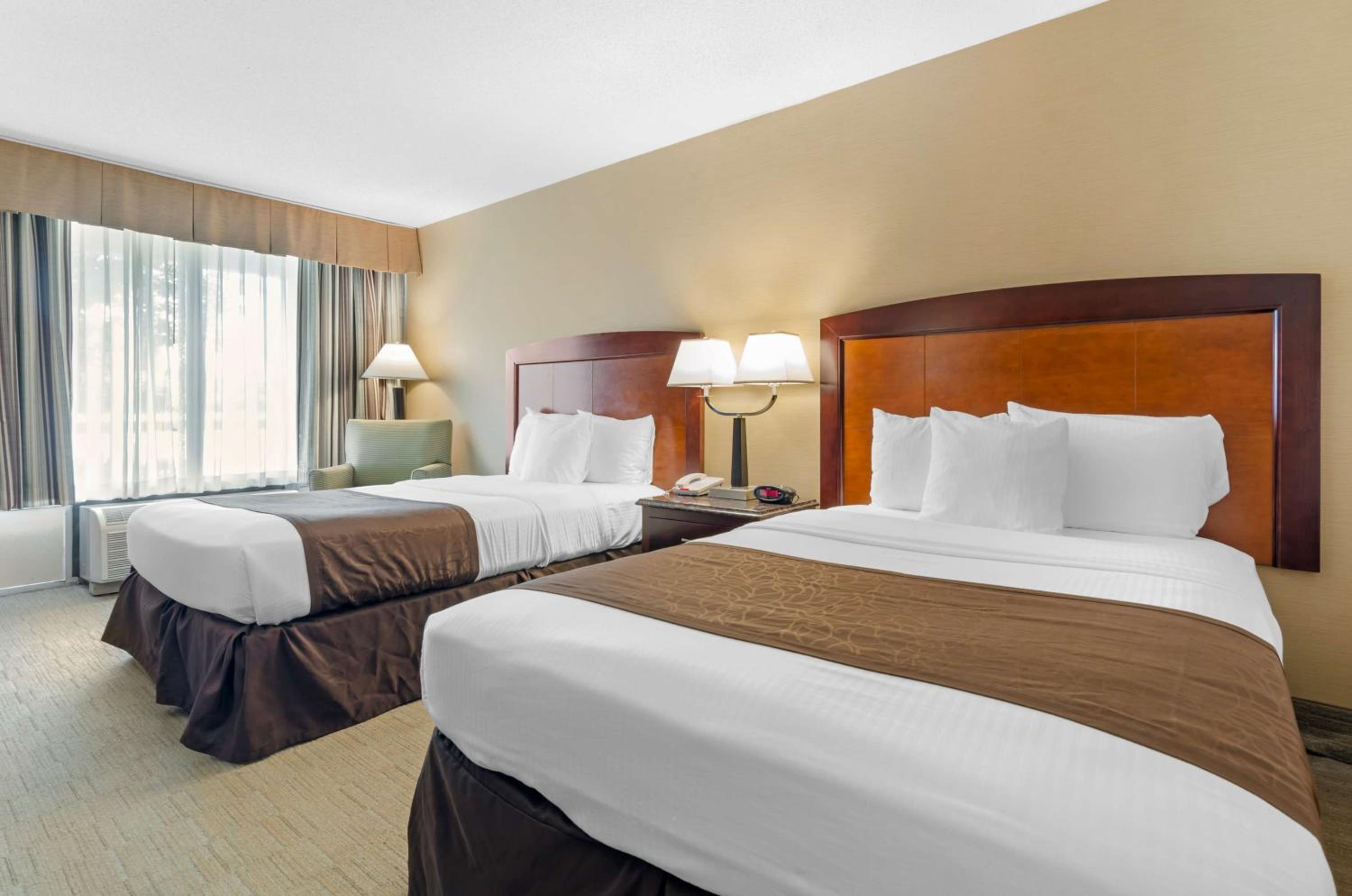 Double Room with Two Double Beds - Non Smoking - Photo 1