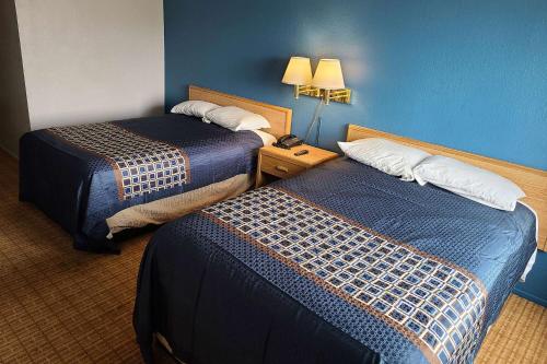Suite with Three Double Beds - Non-Smoking photo 2