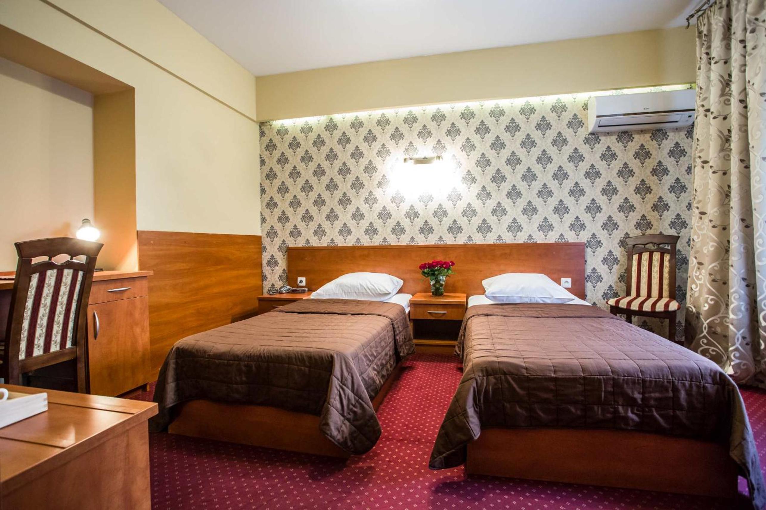 Twin Room - Photo 5