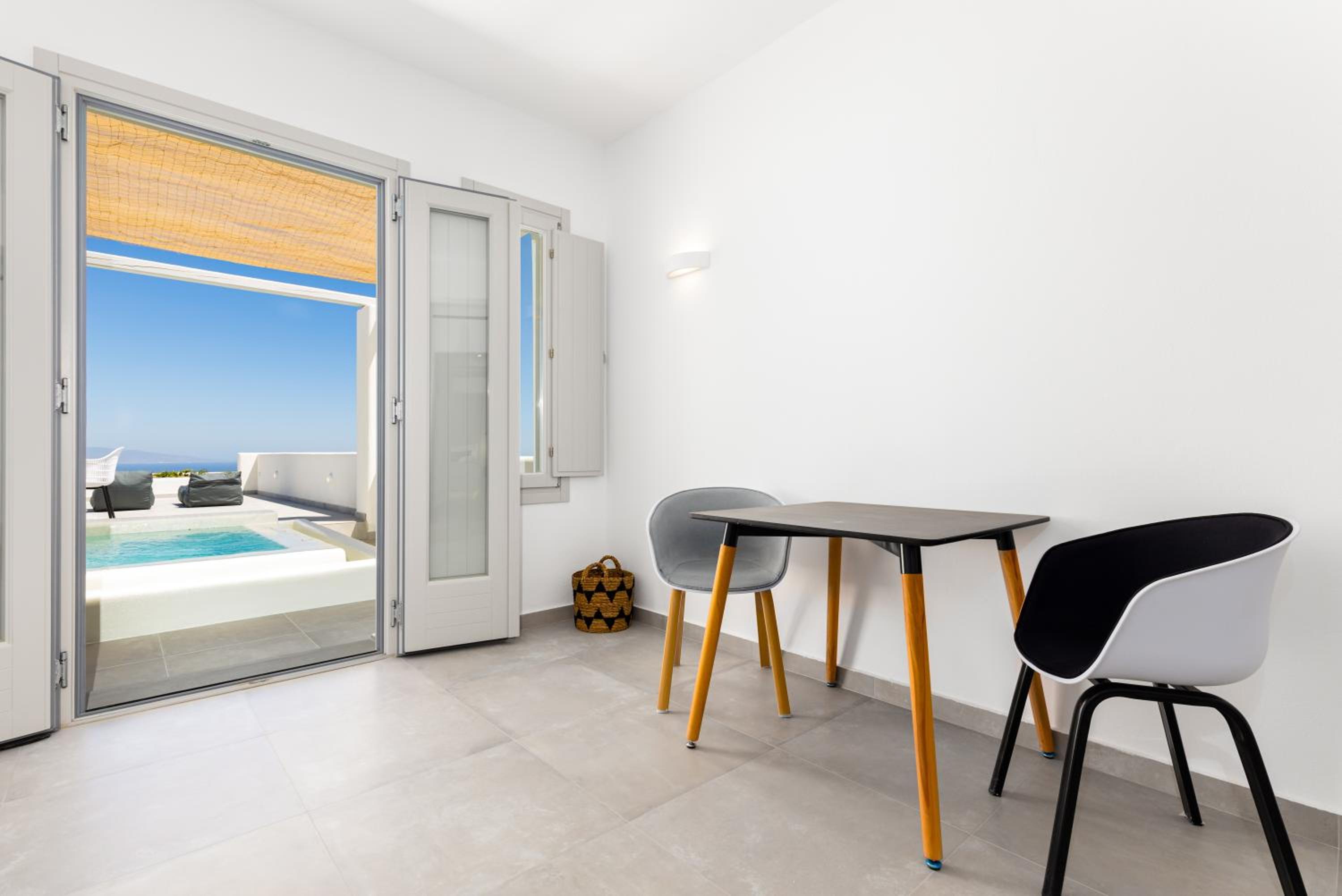 Deluxe Suite With Private Pool - Photo 4