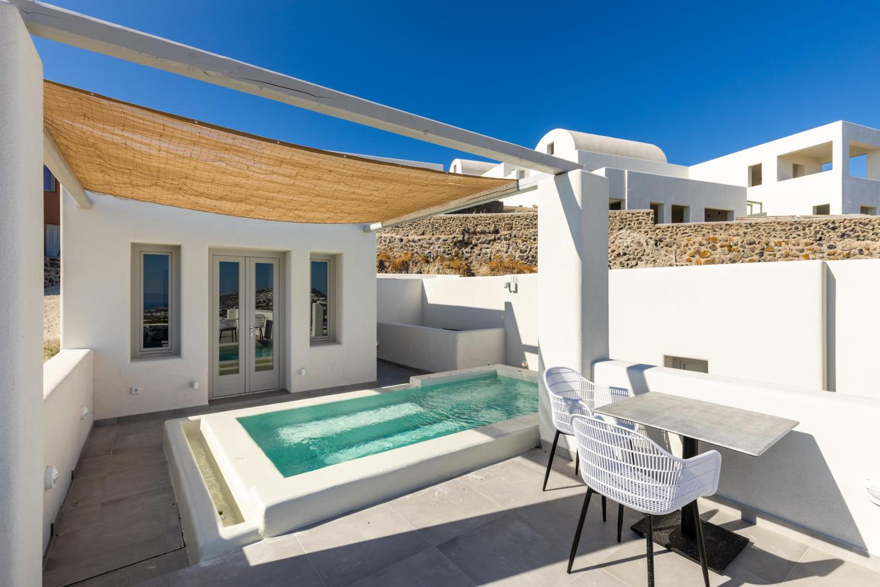 Deluxe Suite With Private Pool - Photo 20