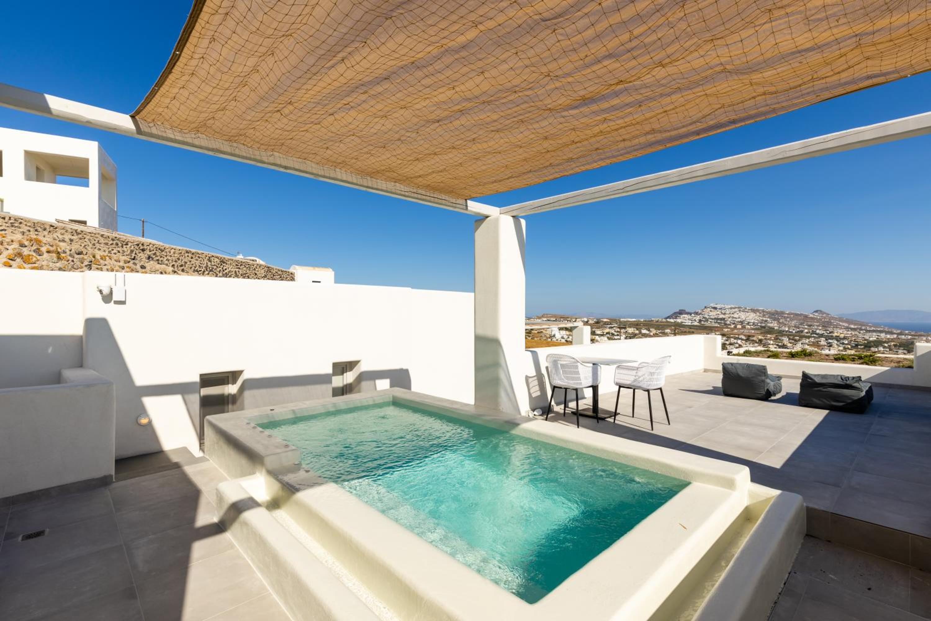 Deluxe Suite With Private Pool - Photo 16