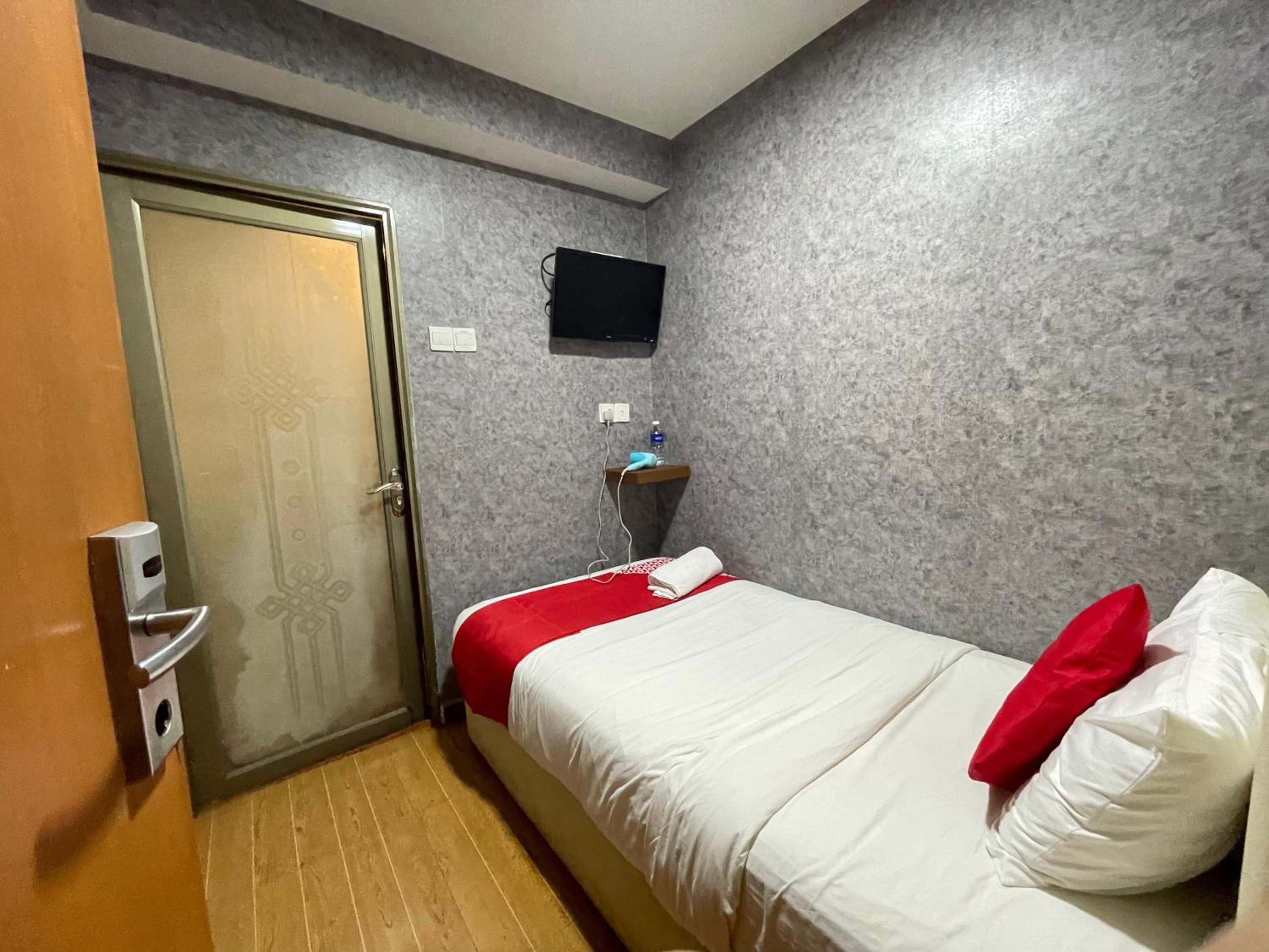 Single Room with Private Bathroom photo 3