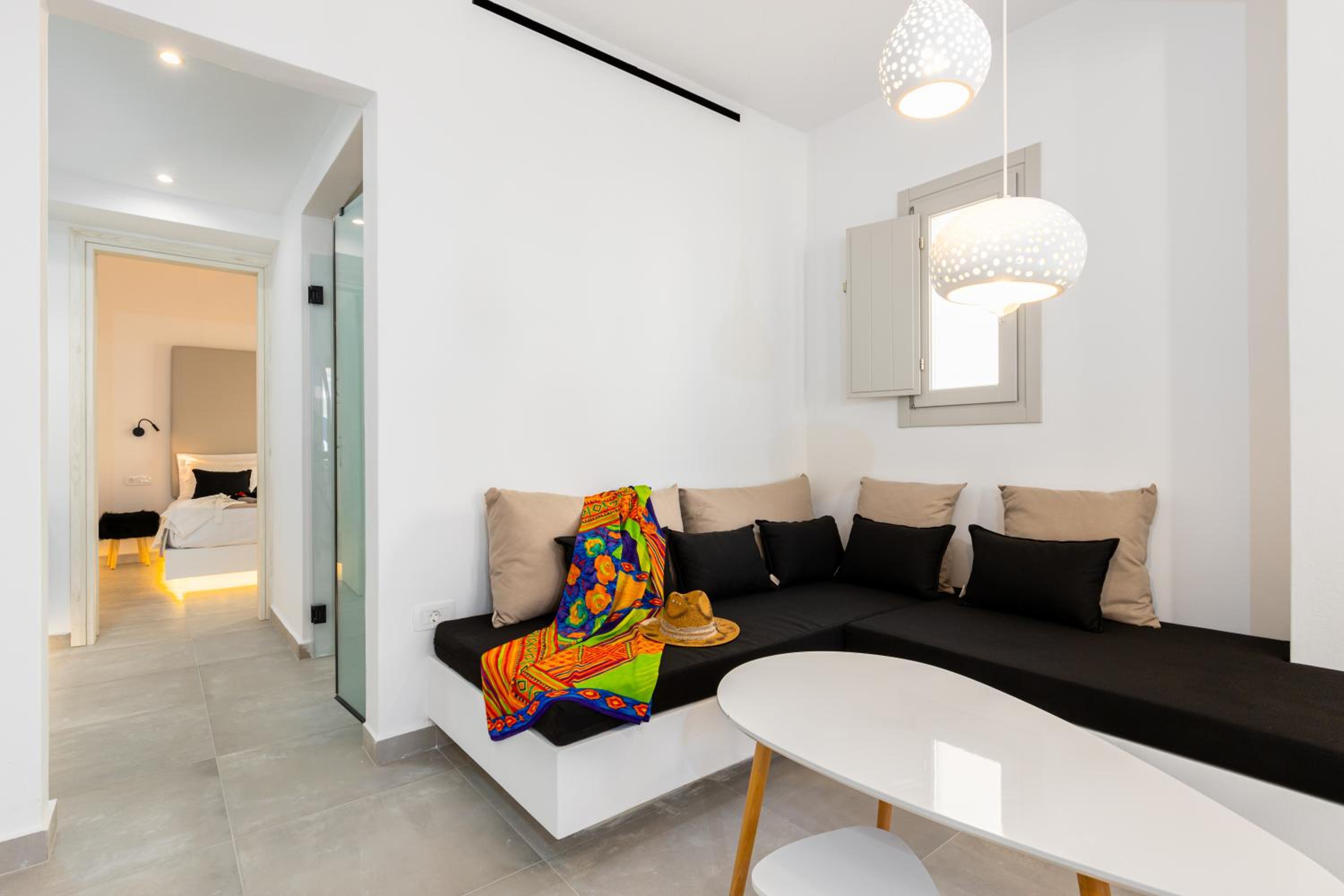 Executive Suite With Private Pool - Photo 4