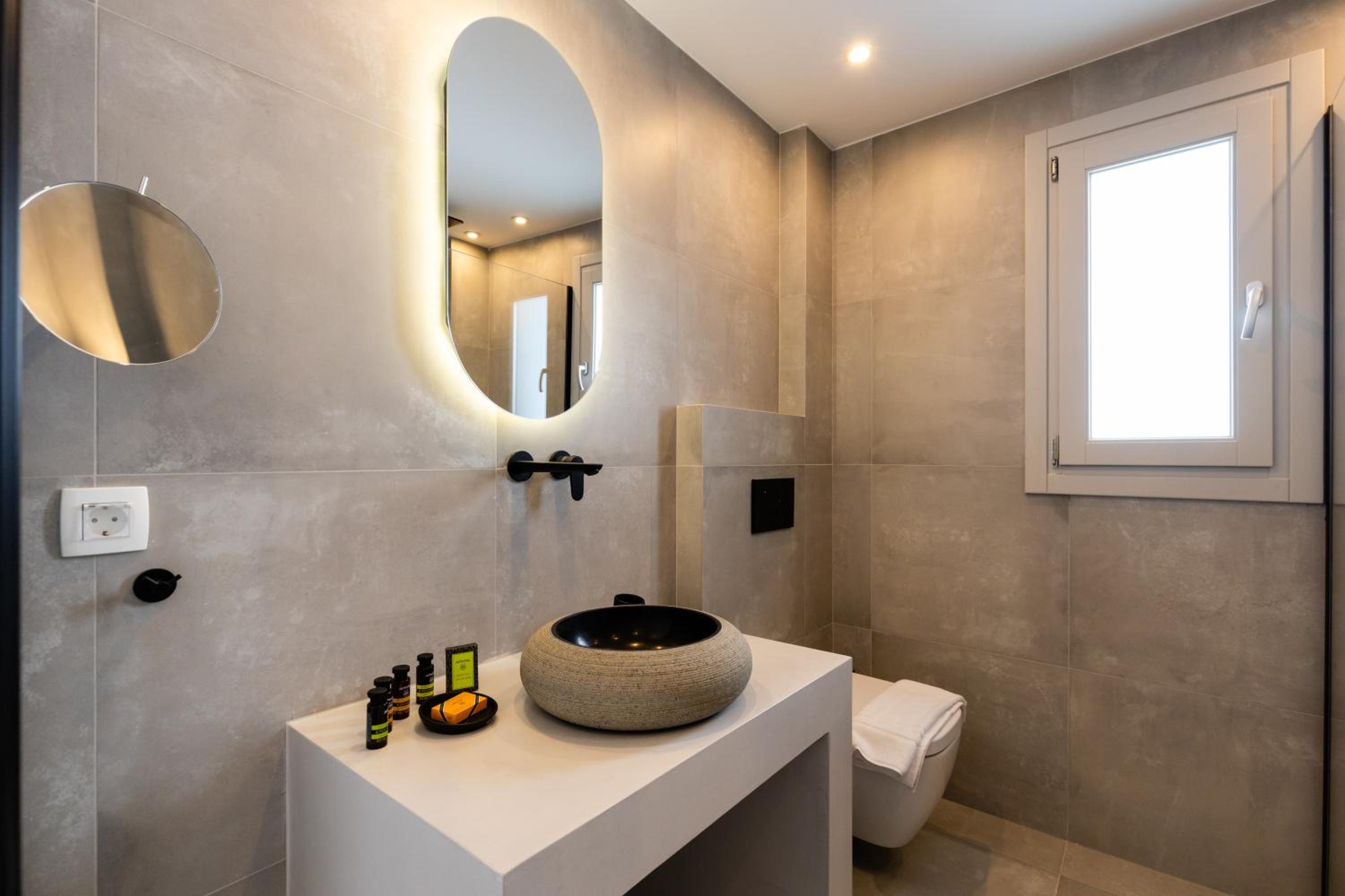 Executive Suite With Private Pool - Photo 23