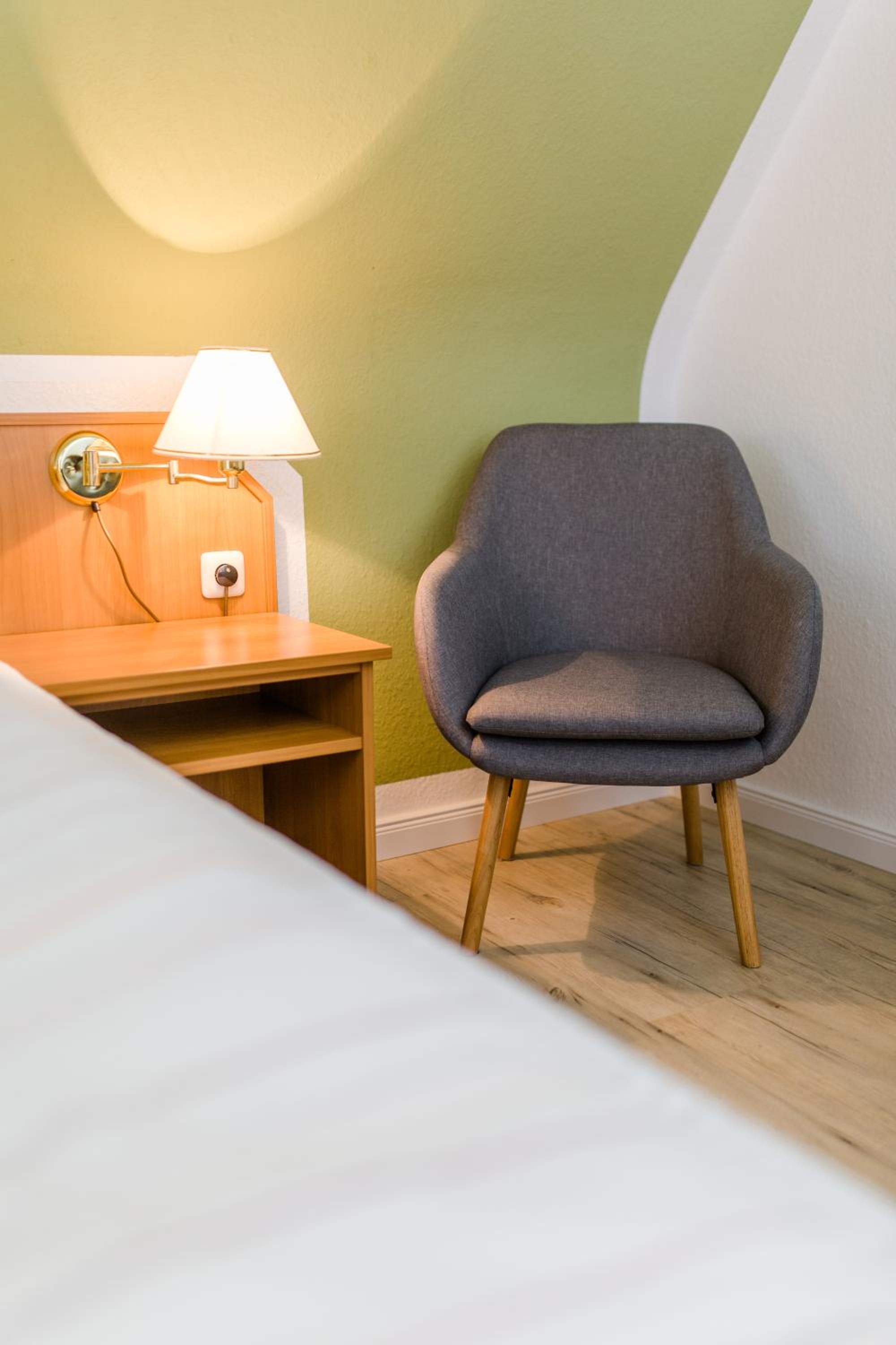 Standard Double Room - Photo 13