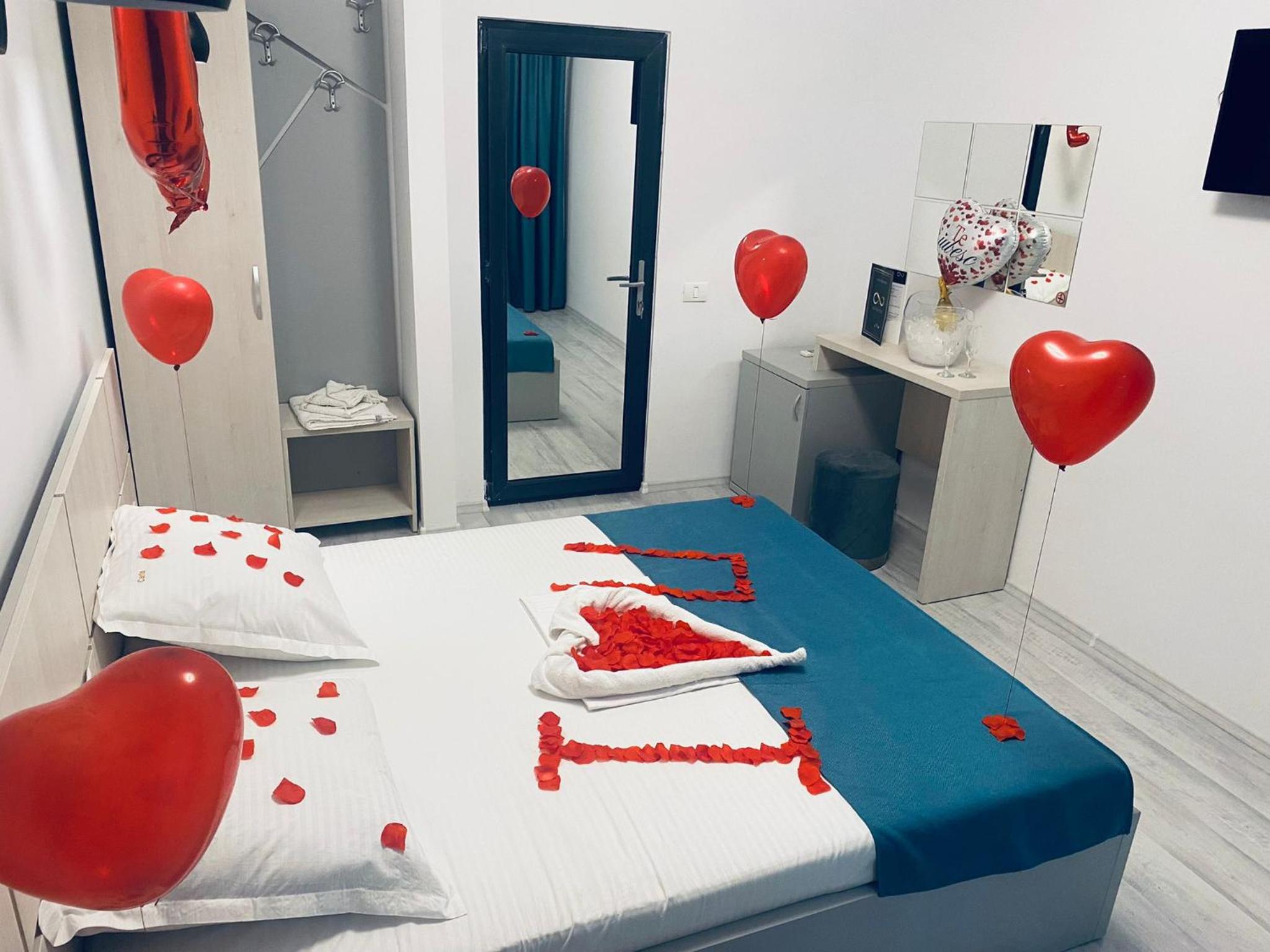 Double Room with Balcony - Photo 15