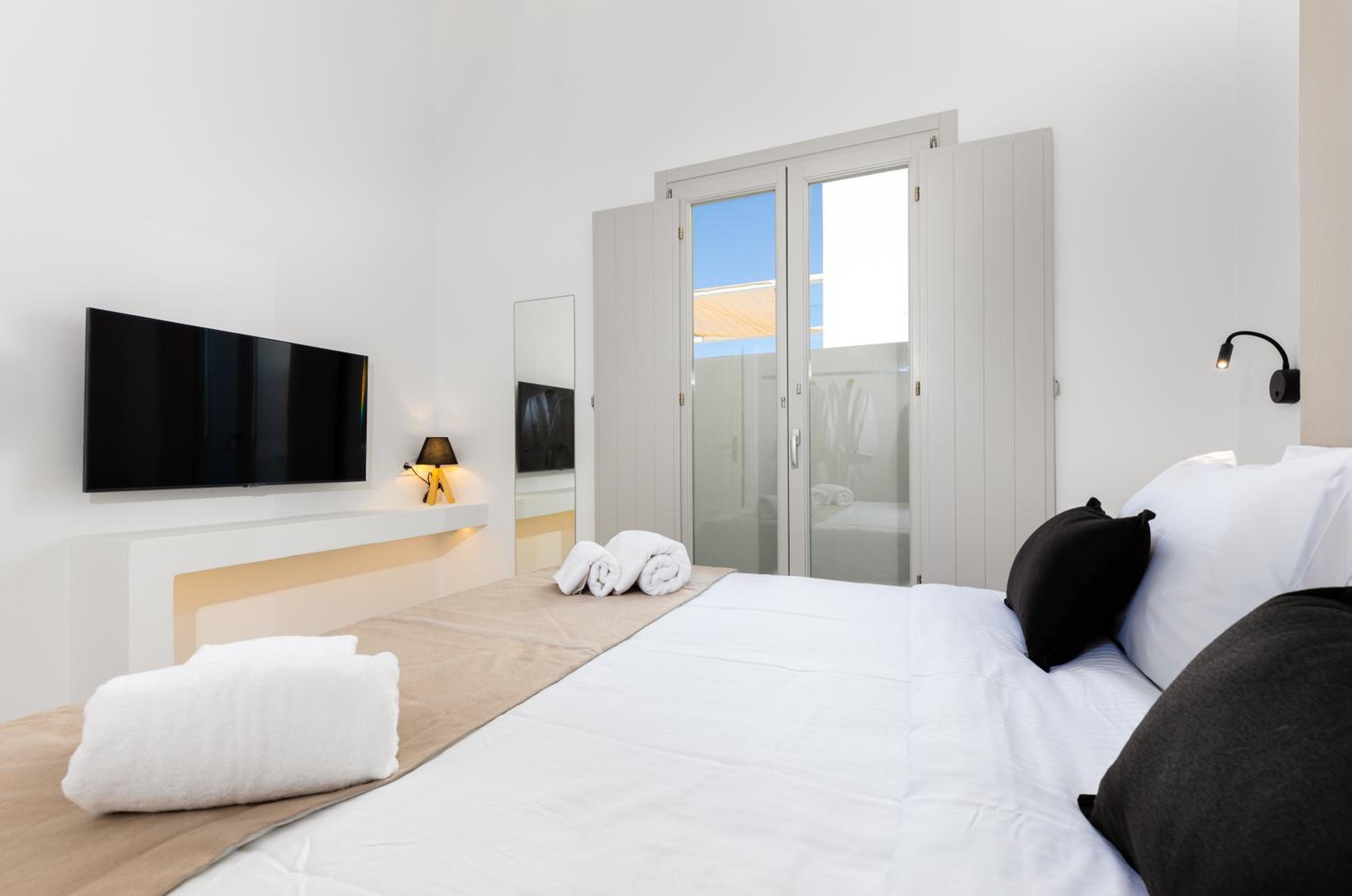 Two Bedroom Family Room With Loft and Outdoor Jet Tub