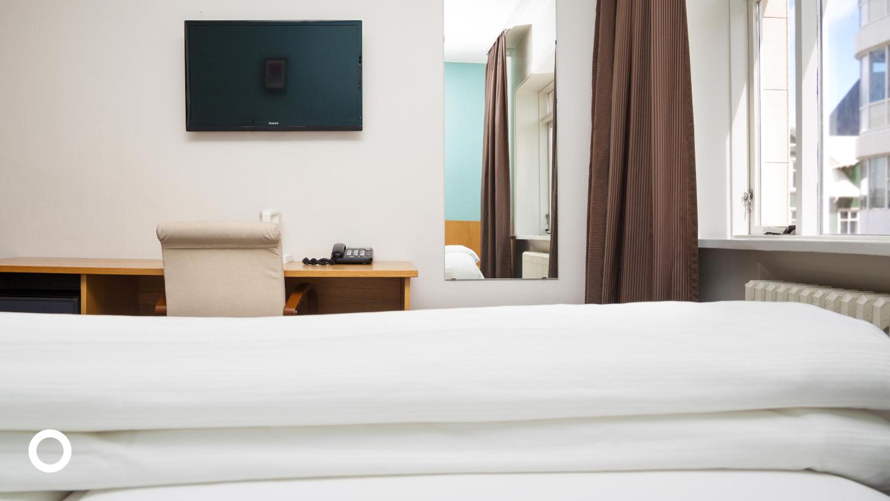 Standard Double or Twin Room - Photo 4