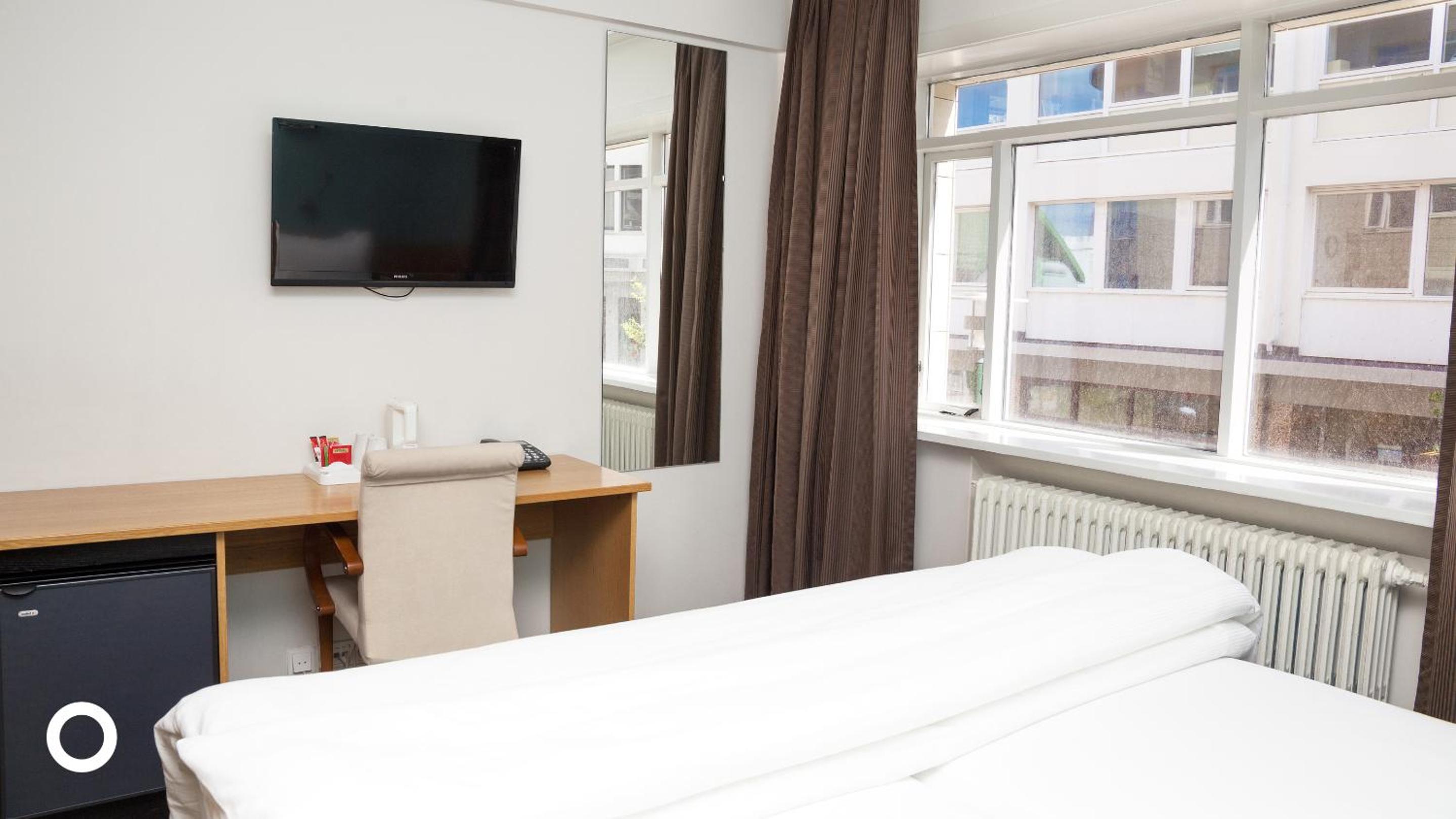 Standard Double or Twin Room - Photo 6