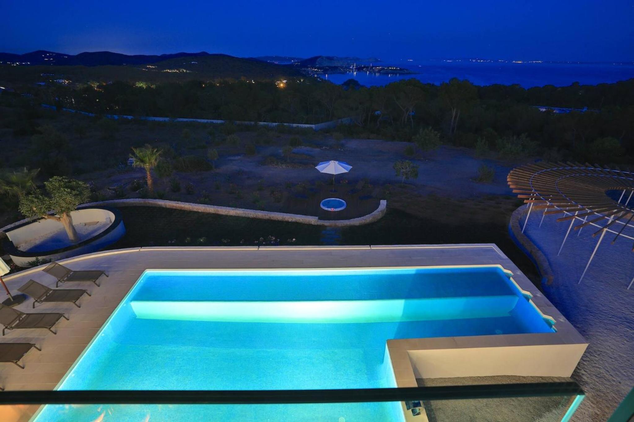 Villa photo 2