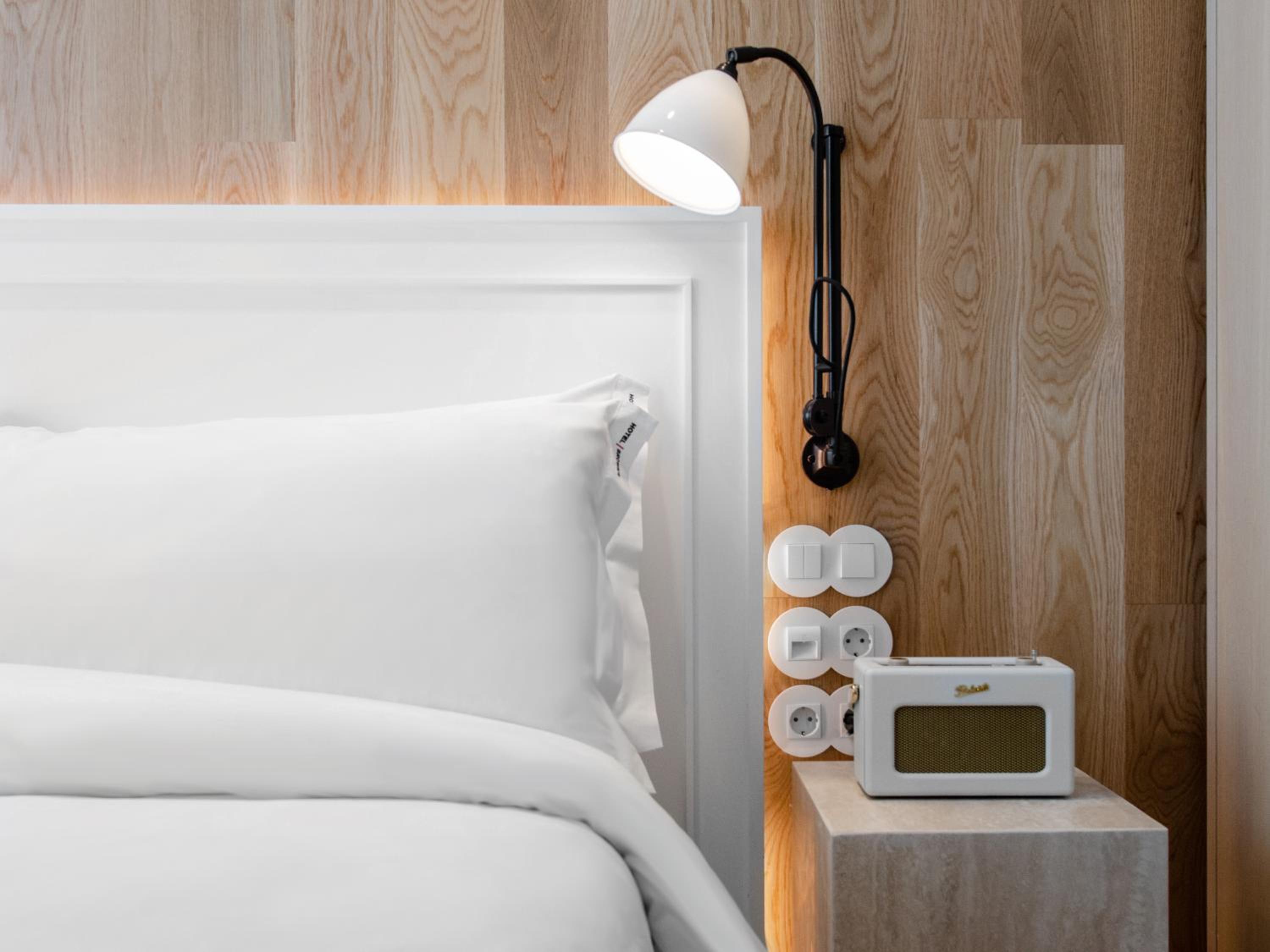 Contemporary Standard Small Room - Photo 7