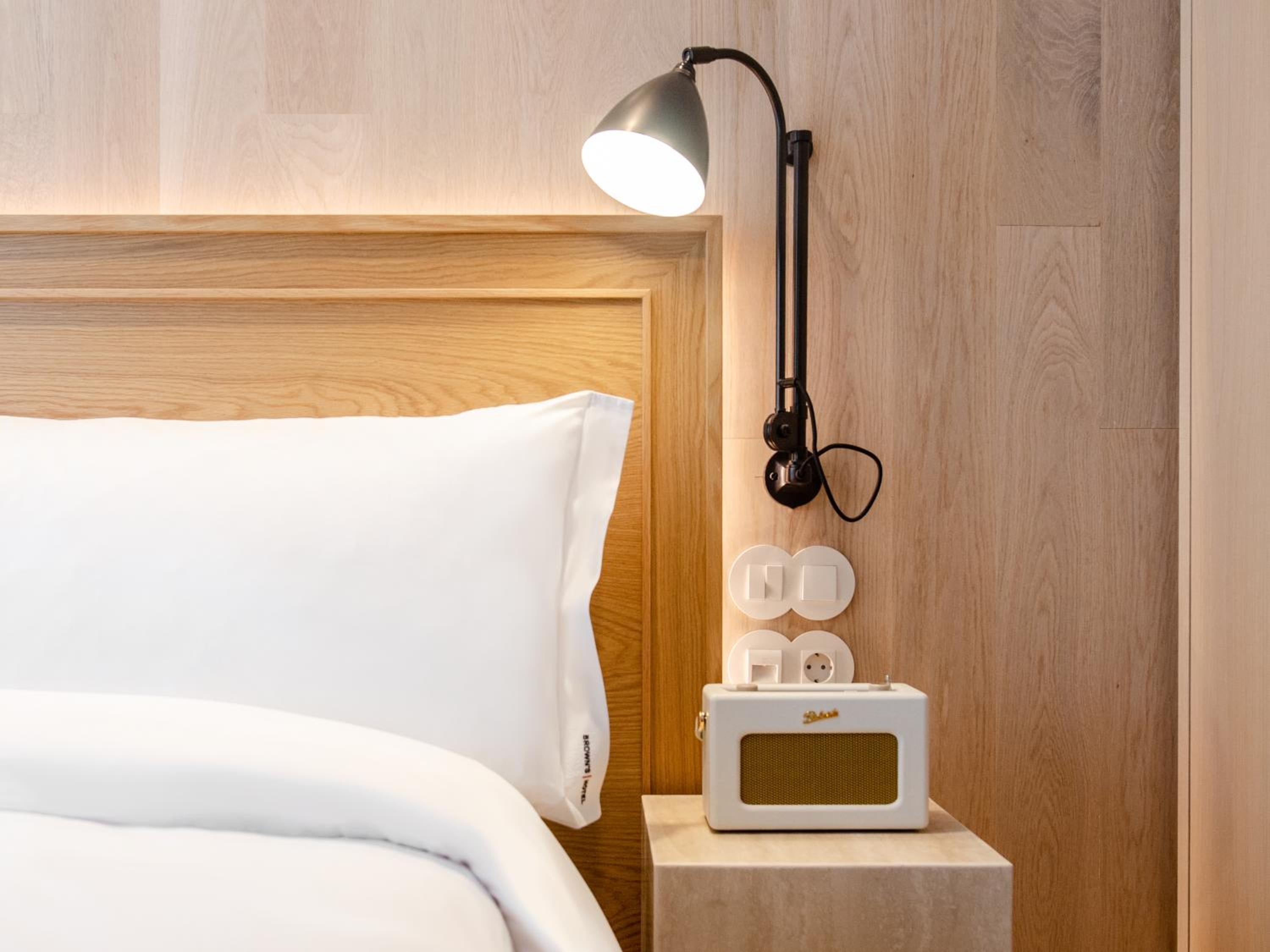 Contemporary Standard Small Room - Photo 10