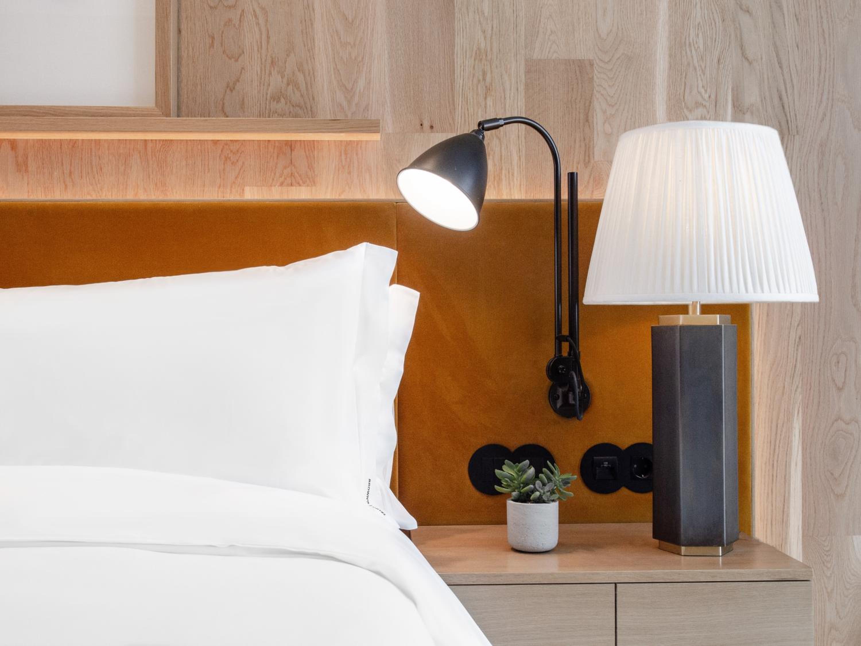 Contemporary Junior Suite - Photo 30