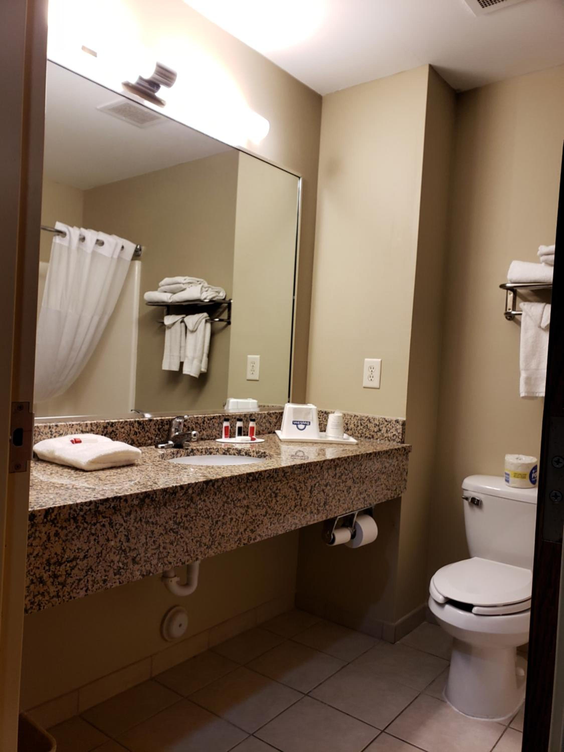 Deluxe King Room - Non-Smoking - Photo 2
