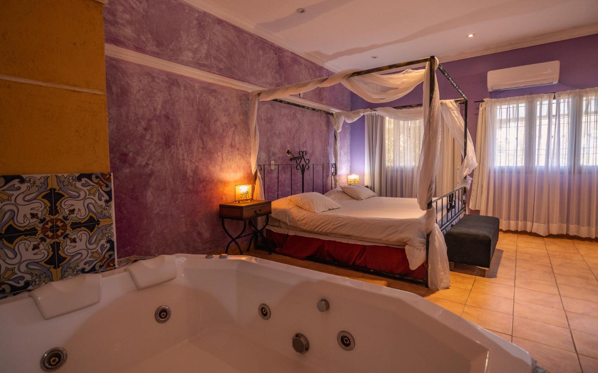 Deluxe Suite with Spa Bath photo 2
