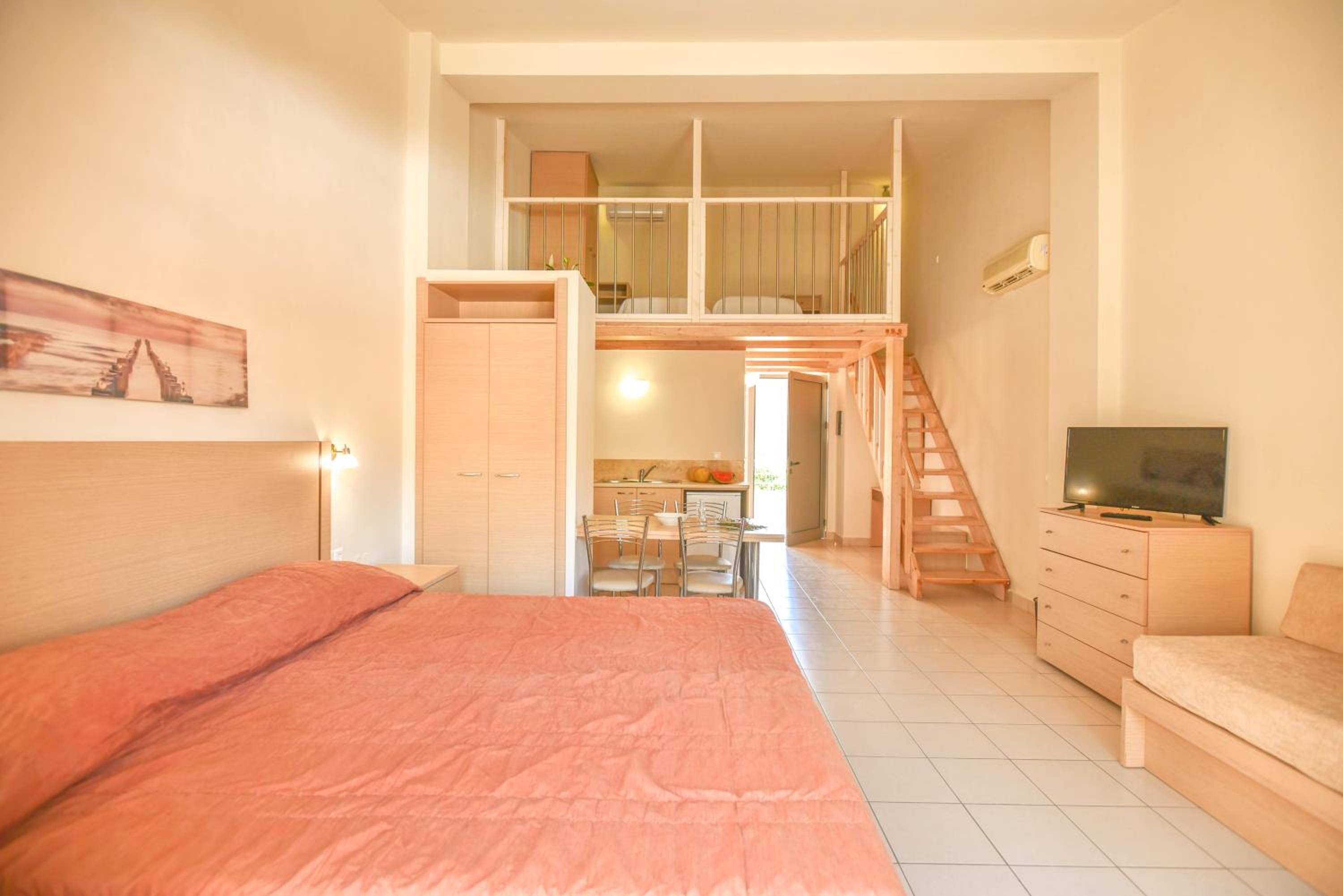 Apartment - Split Level photo 2