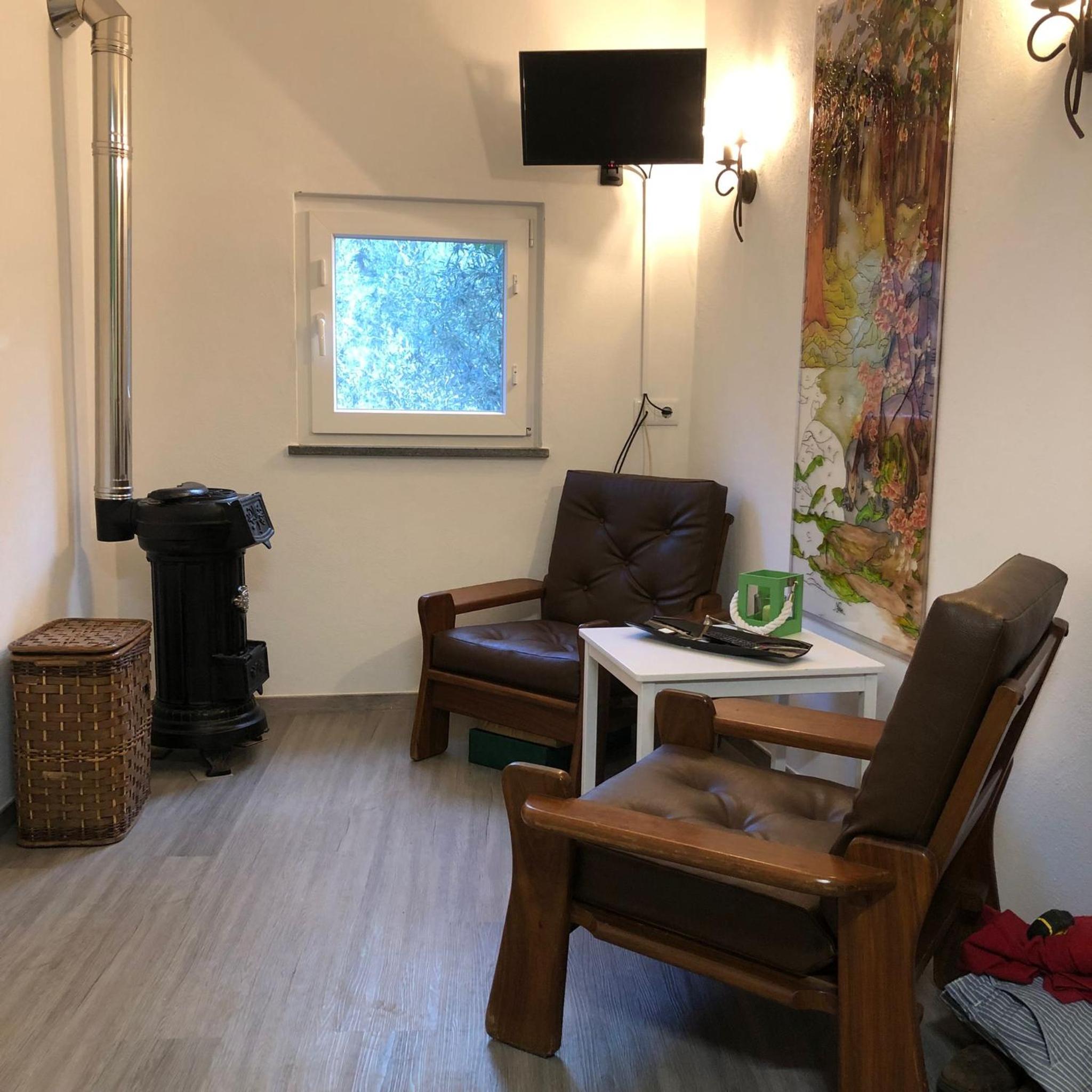 One-Bedroom House - Photo 8