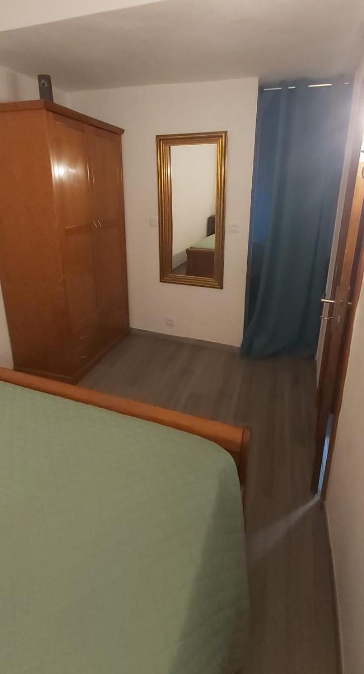 One-Bedroom House - Photo 18