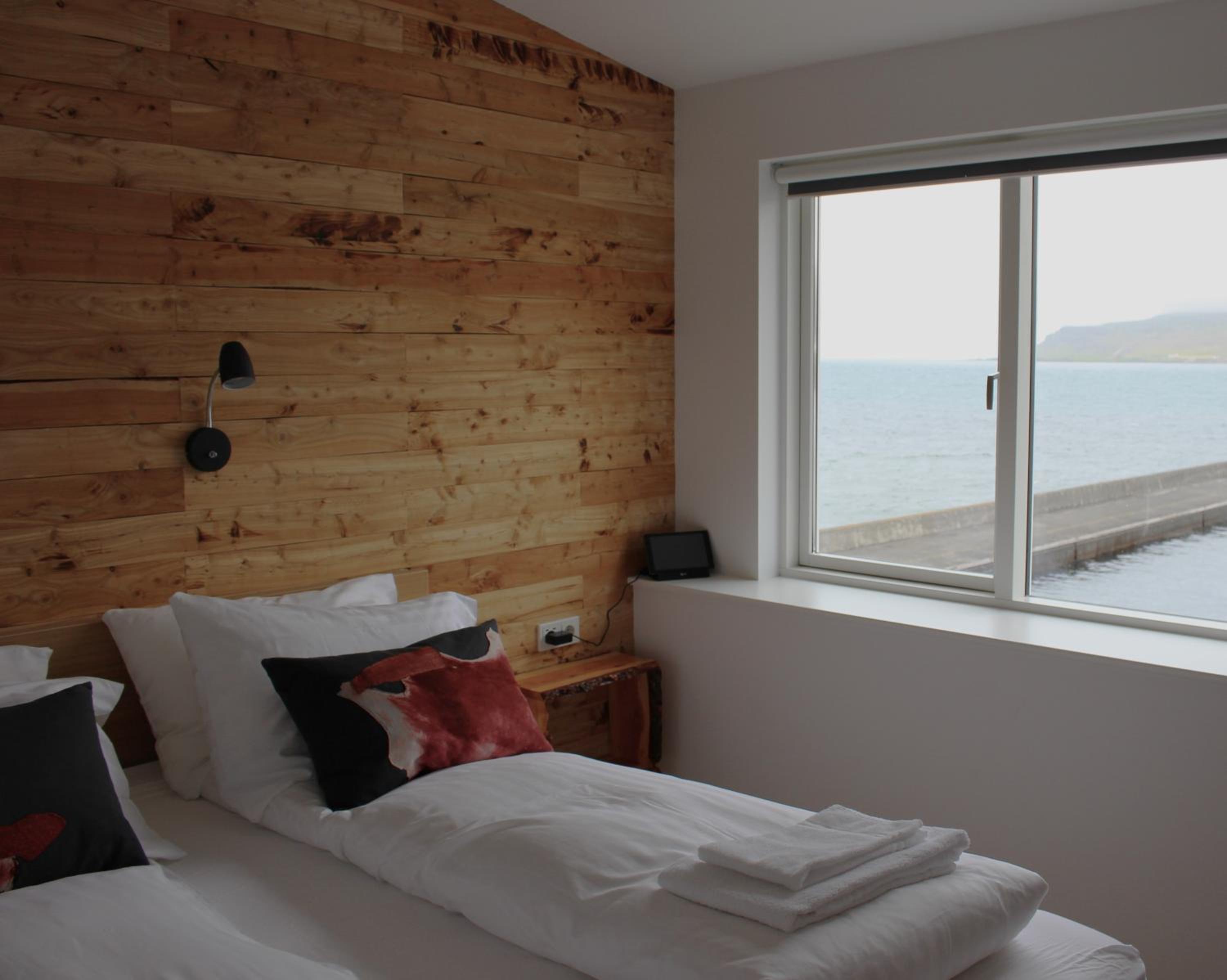 Double or Twin Room Shared Bathroom with Sea View