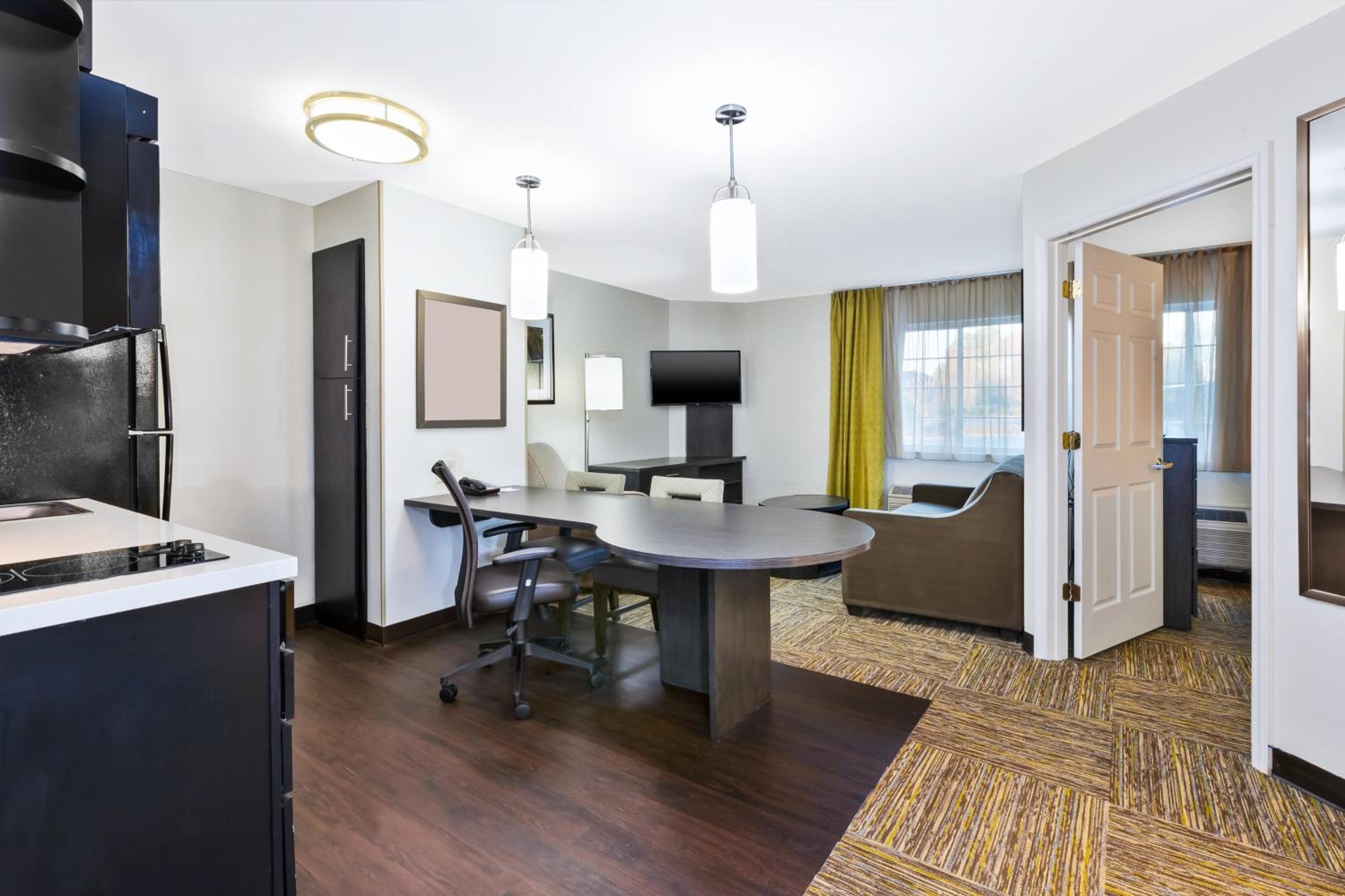One-Bedroom Queen Suite - Photo 7