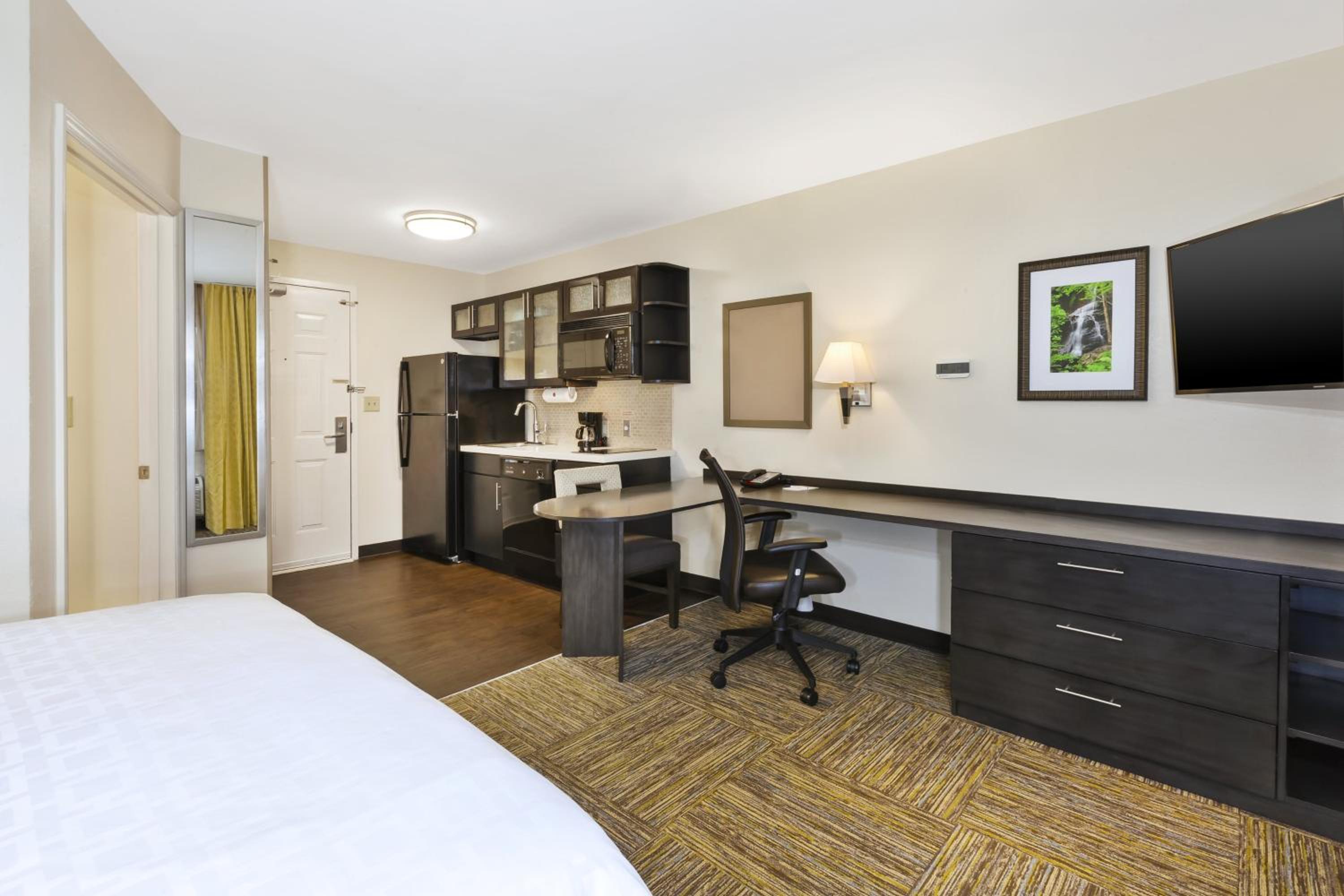 Studio Queen Suite - Photo 1