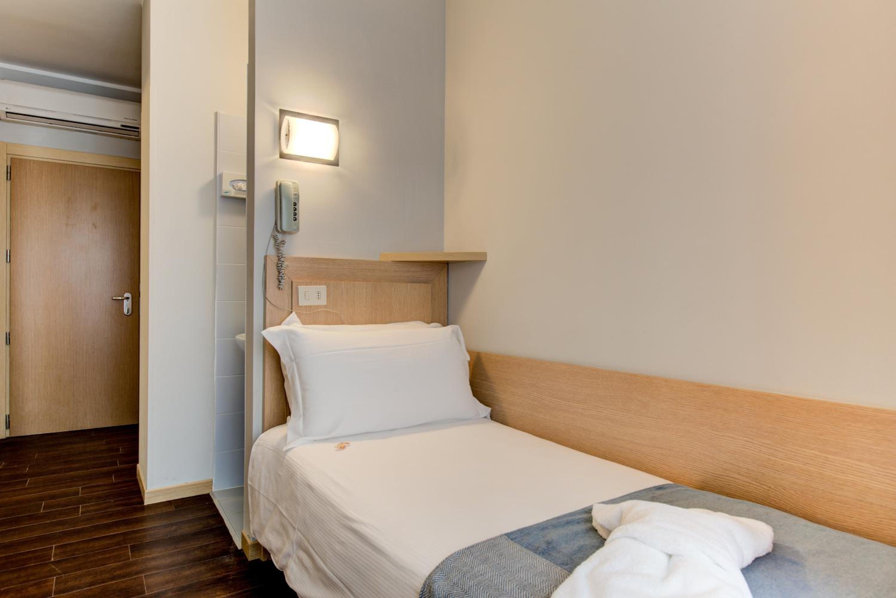 Small Single Room photo 1