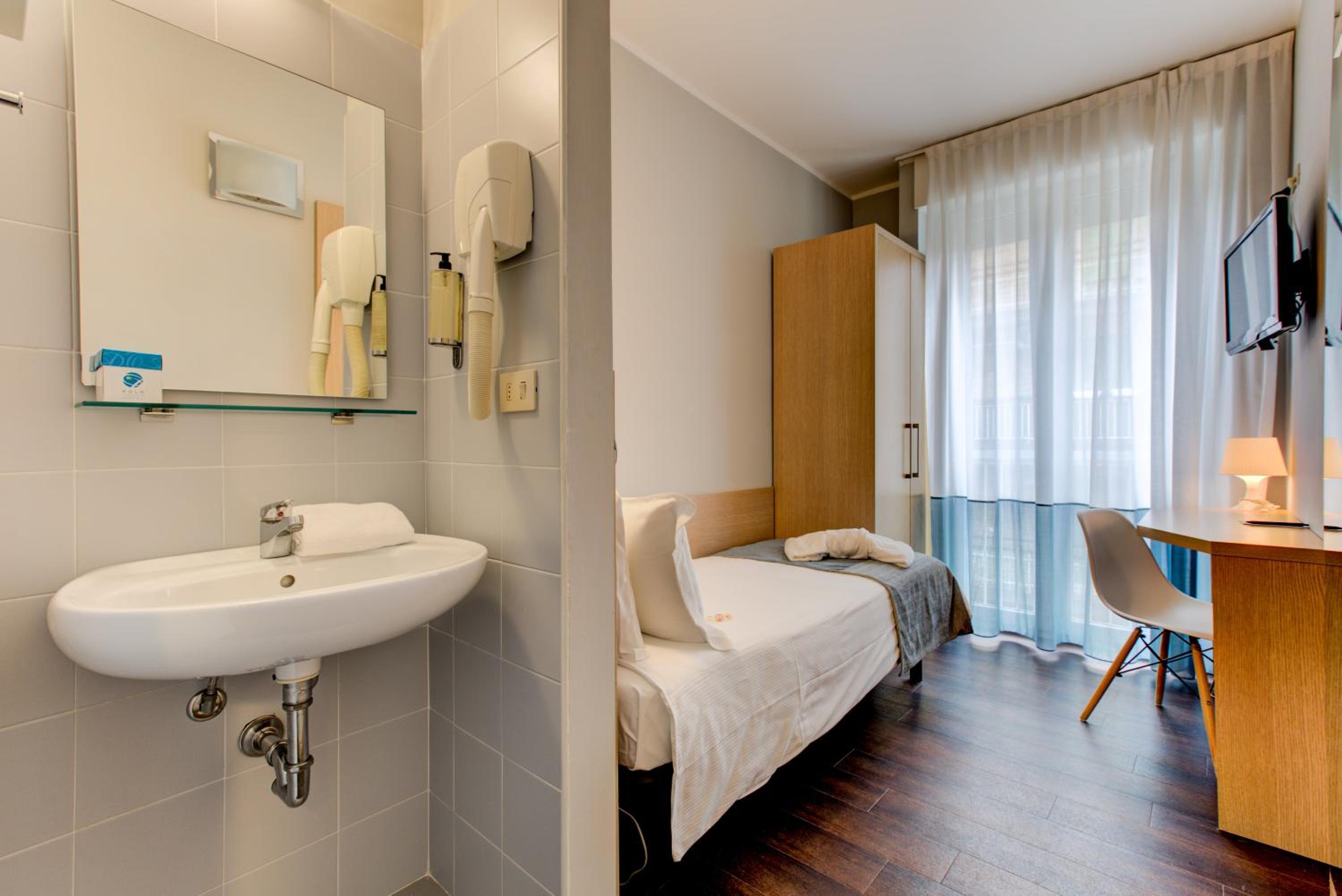 Small Single Room photo 2