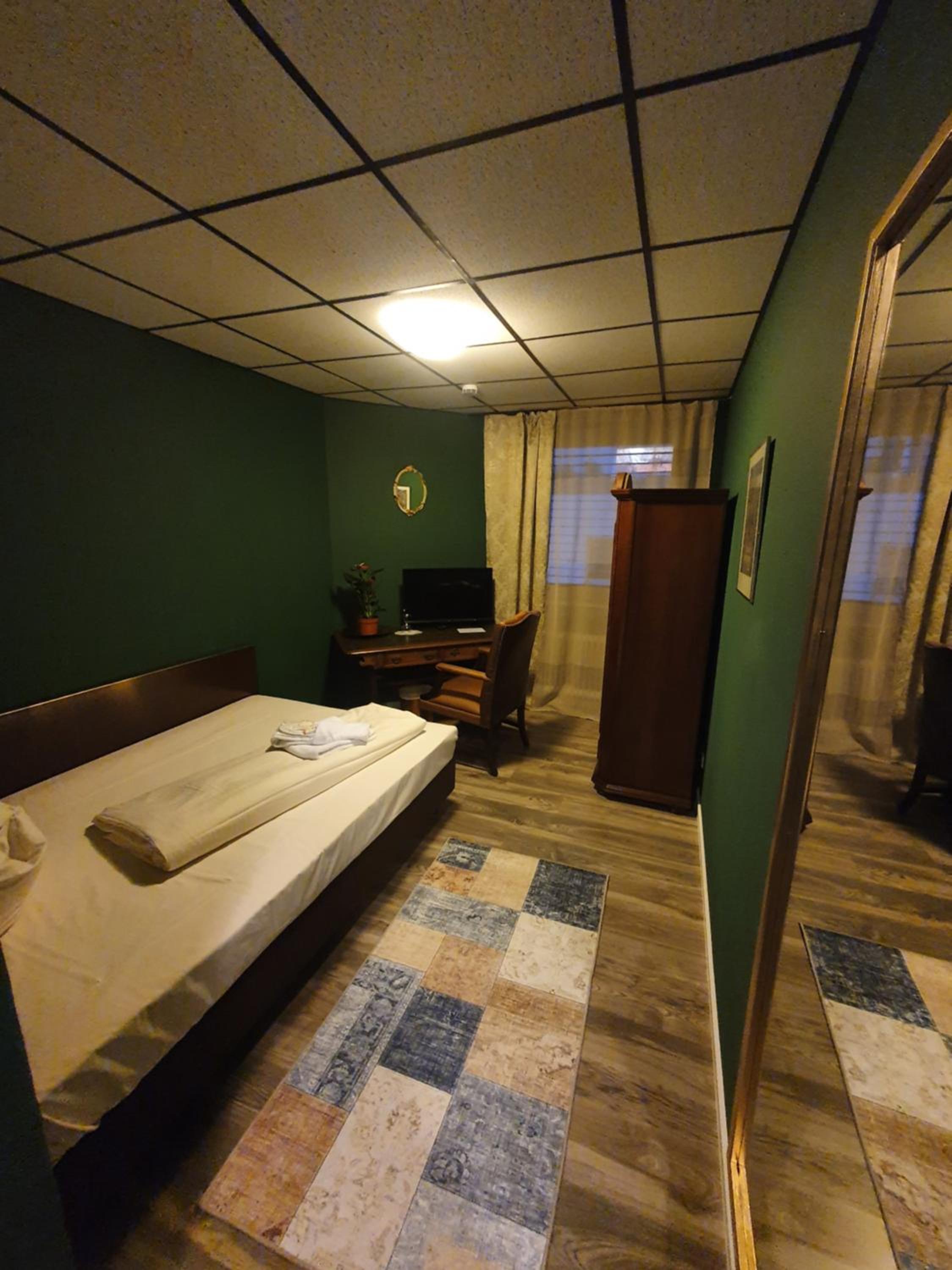 Budget Double Room photo 2