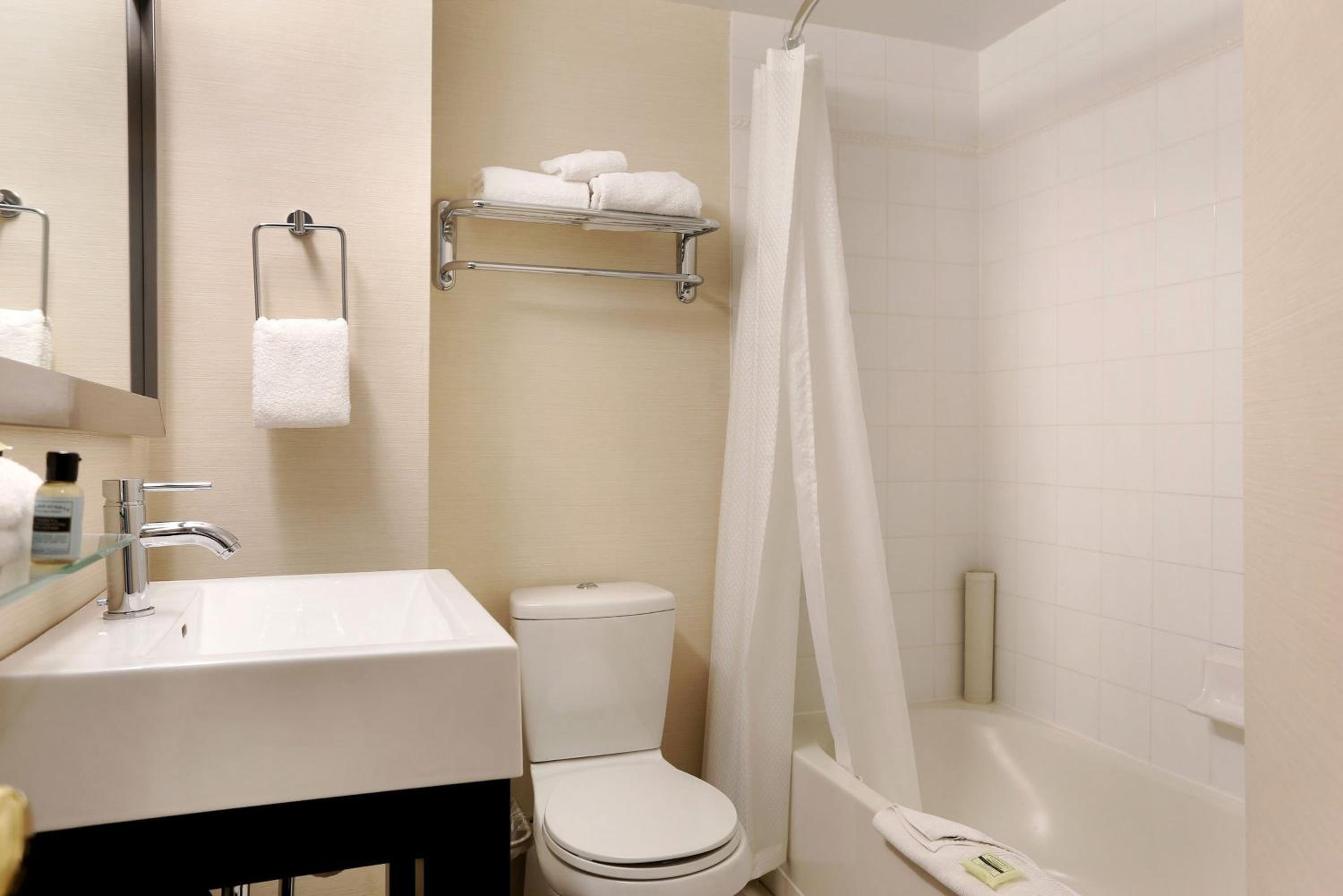 Standard Room, 1 King Bed, South Tower